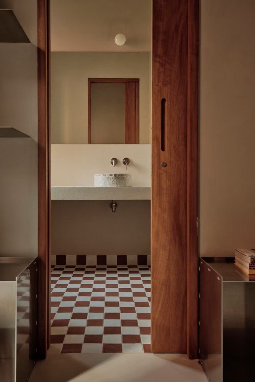 checkered bathroom tiles