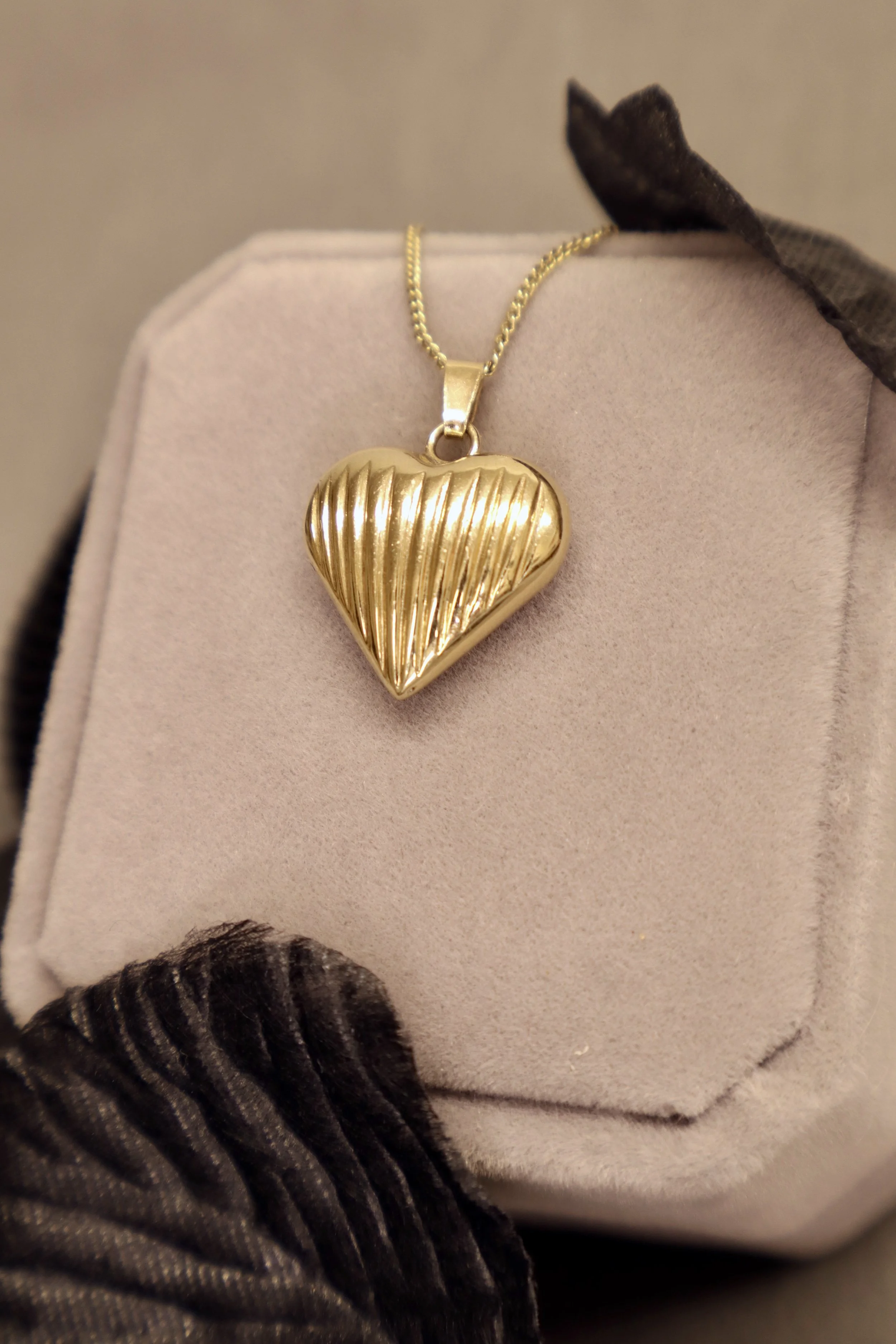 Ribbed Heart Pendant - 9CT GOLD