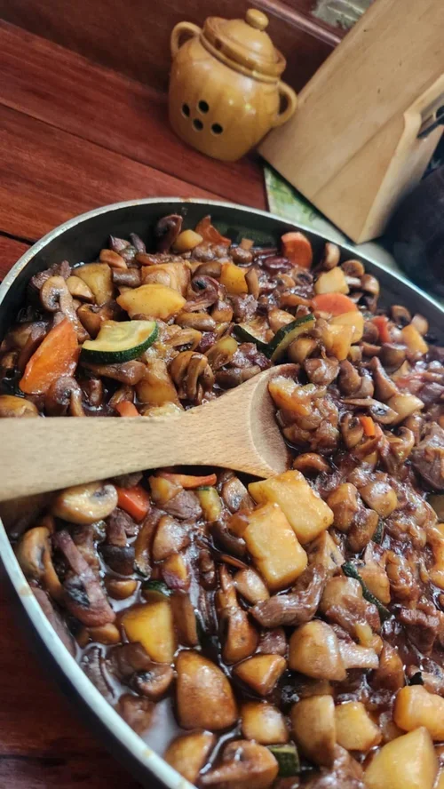 Preparing gravy beef pie filling.webp