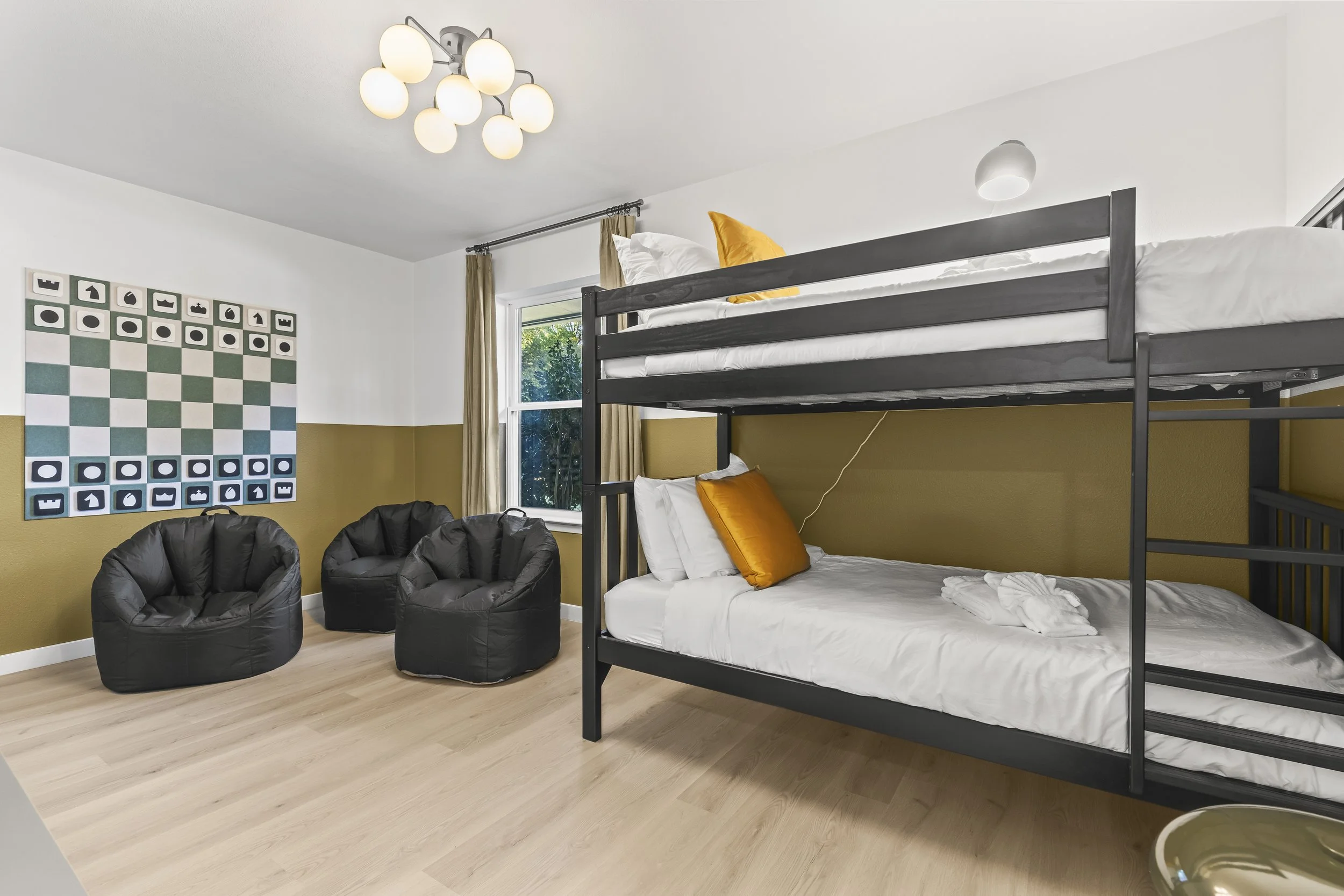 downstairs kids room - 1.JPG