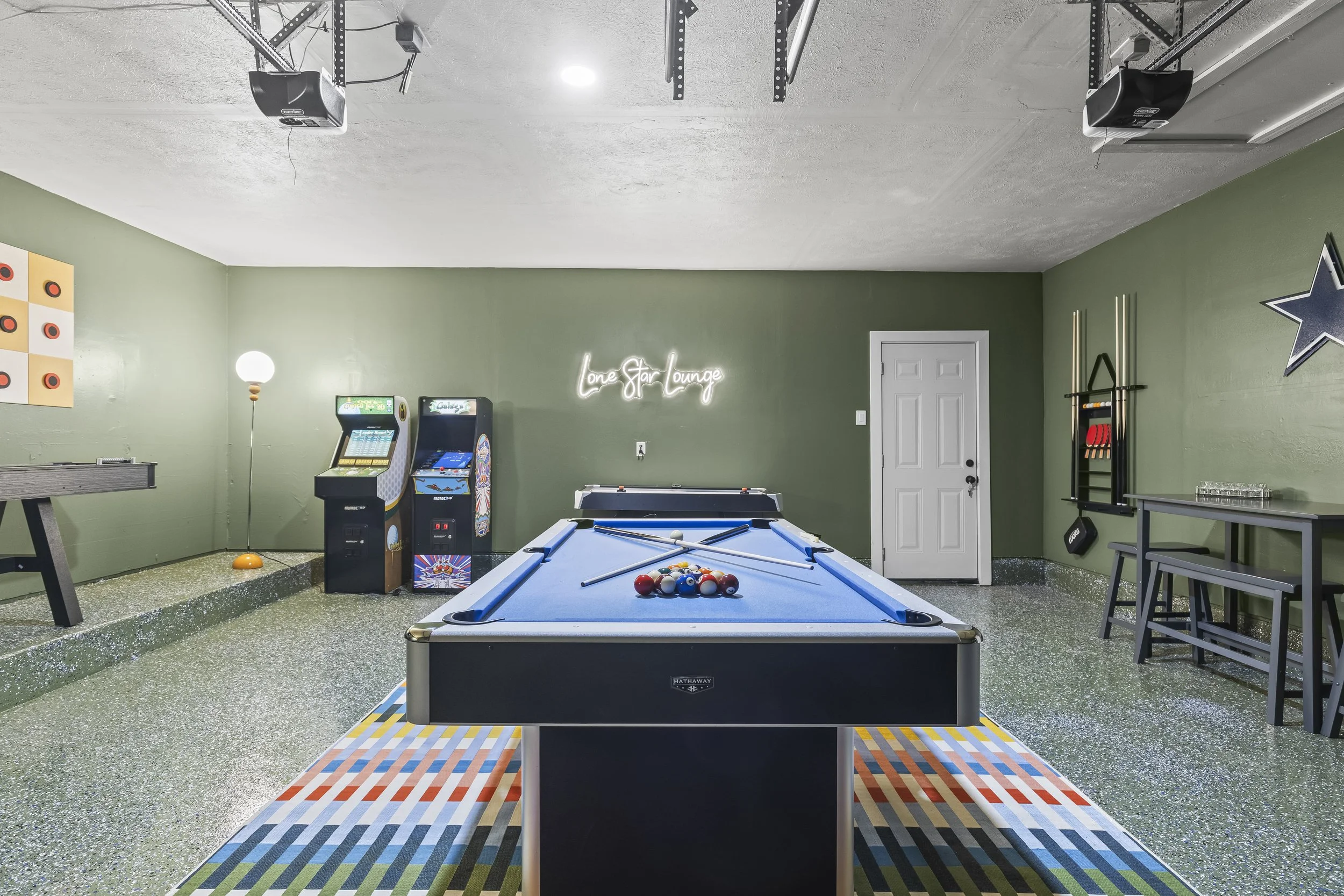 Garage game room - 6.JPG