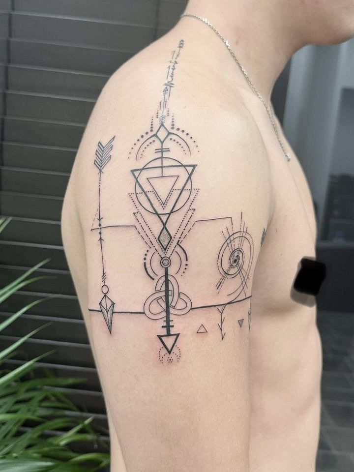 M geometric shoulder.jpeg