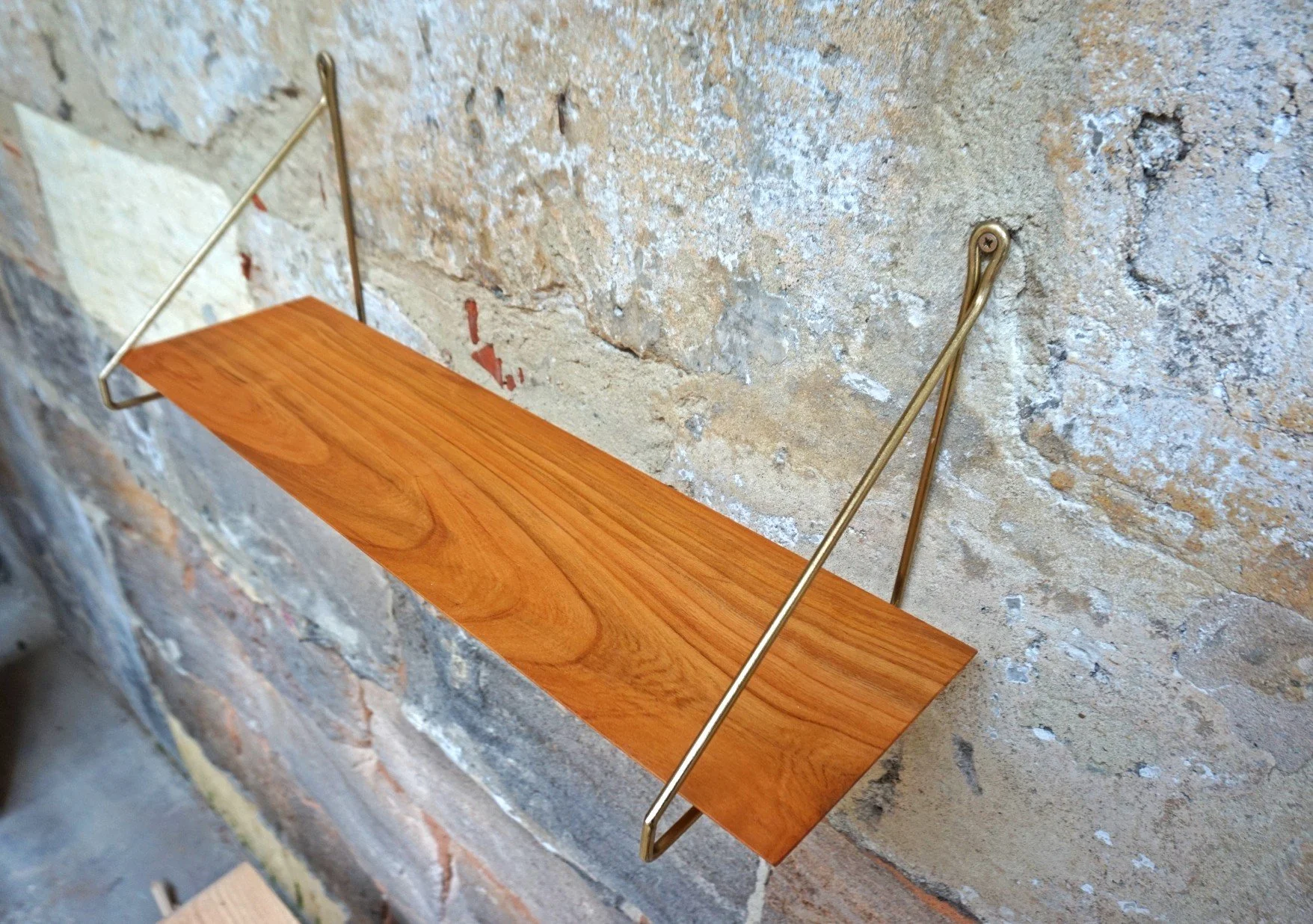 Tablet shelf edited 5.jpg