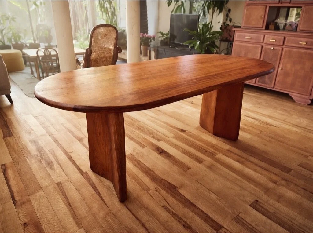 table a manger ovale, oval dining table, hard wood table hand made, artisanal furniture, table sur mesure bordeaux, table fait main bordeaux france, ebeniste bordeaux