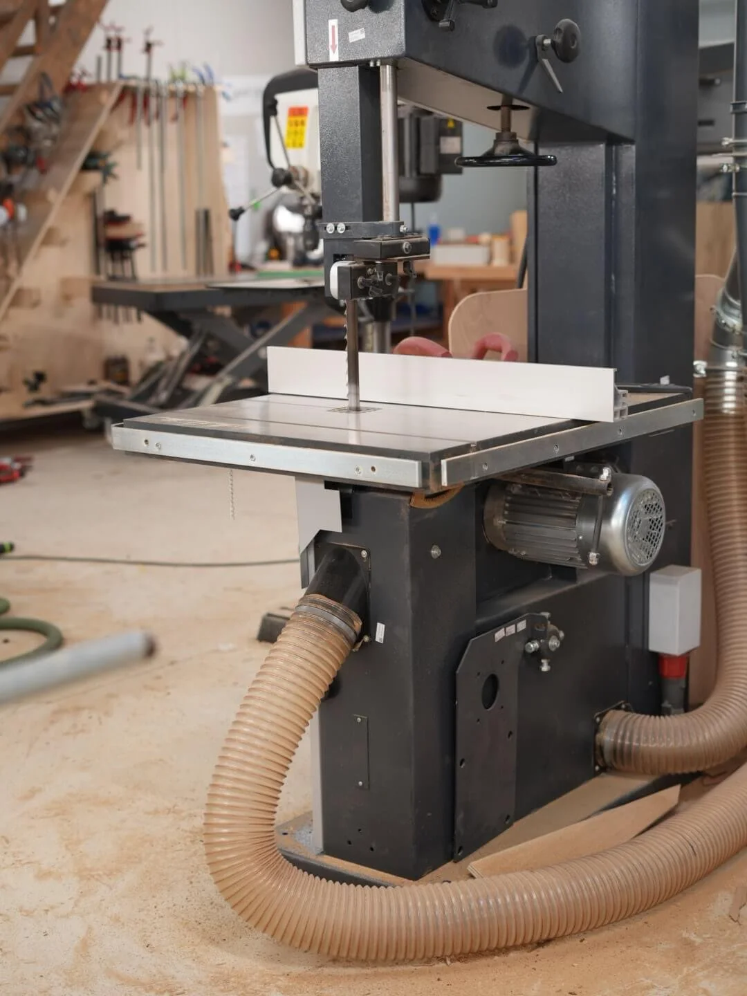 Machine à haute précision, atelier Goat Lab Furniture