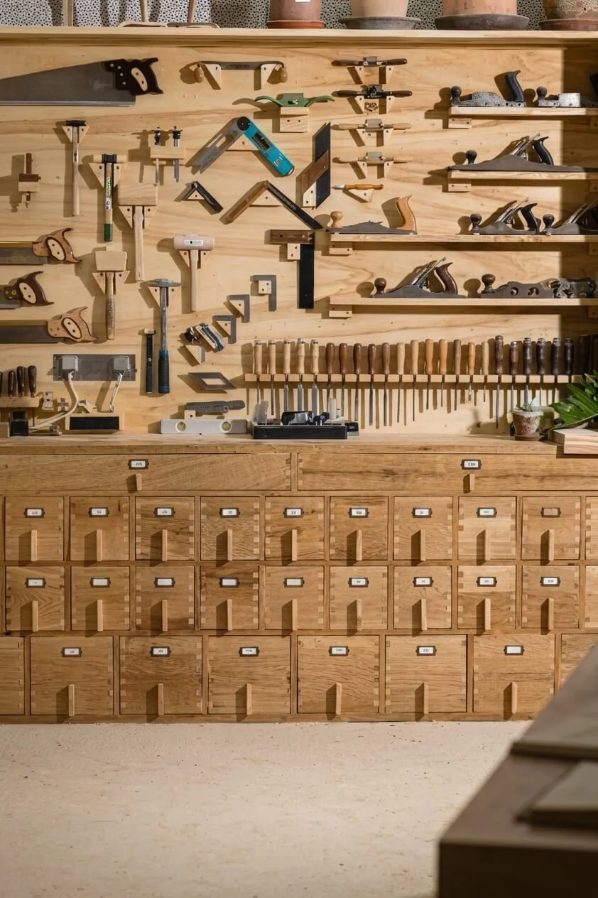 Mur d'outils d'ébénistes, atelier Goat Lab Furniture
