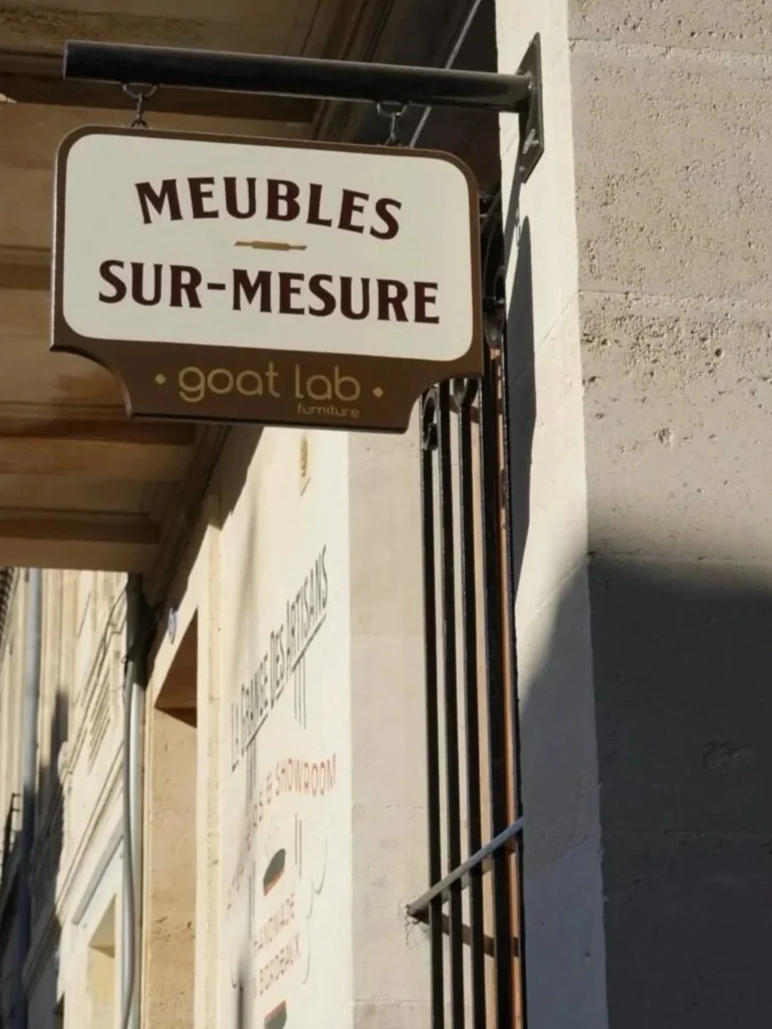 Enseigne Goat Lab Furniture, atelier d'ébénisterie dans le Sud-Ouest de la France