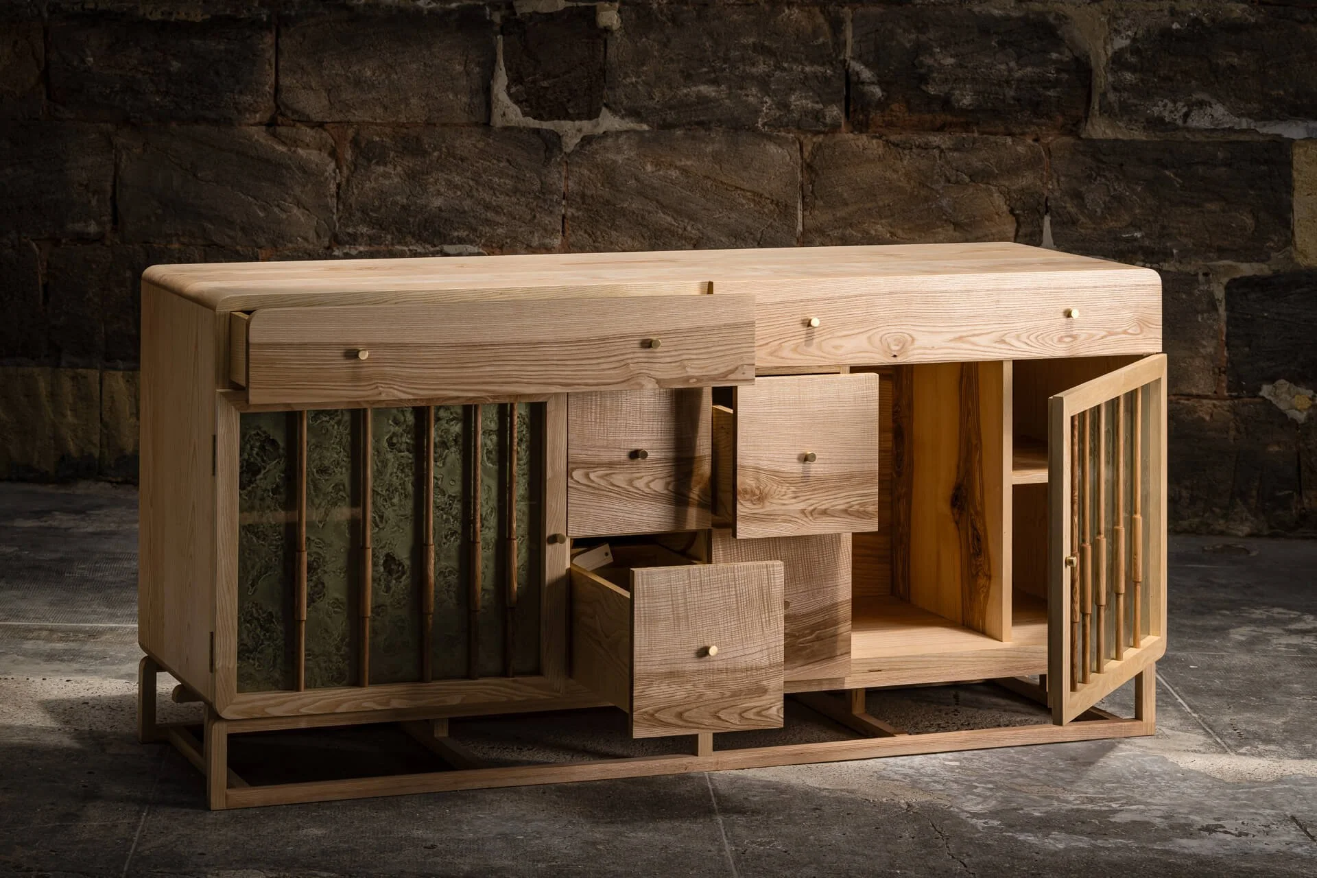 Mobilier contemporain en bois massif, Goat Lab Furniture