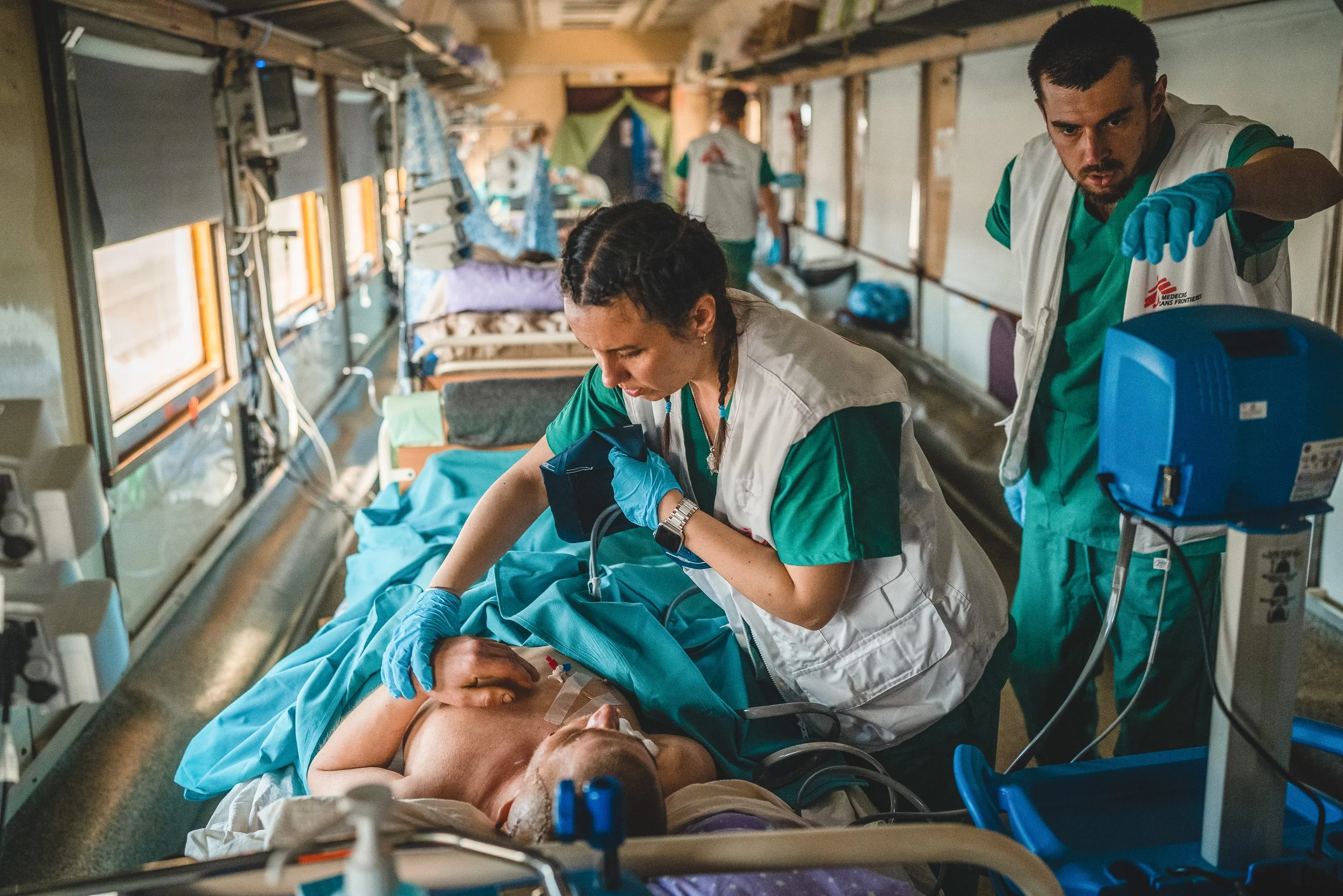  At the start of the war, MSF partnered with the head of the Ukrainian railroad to convert decommissioned railcars into fully equipped intensive‑care units used to transport thousands of patients.   MSF © Hilti Foundation  