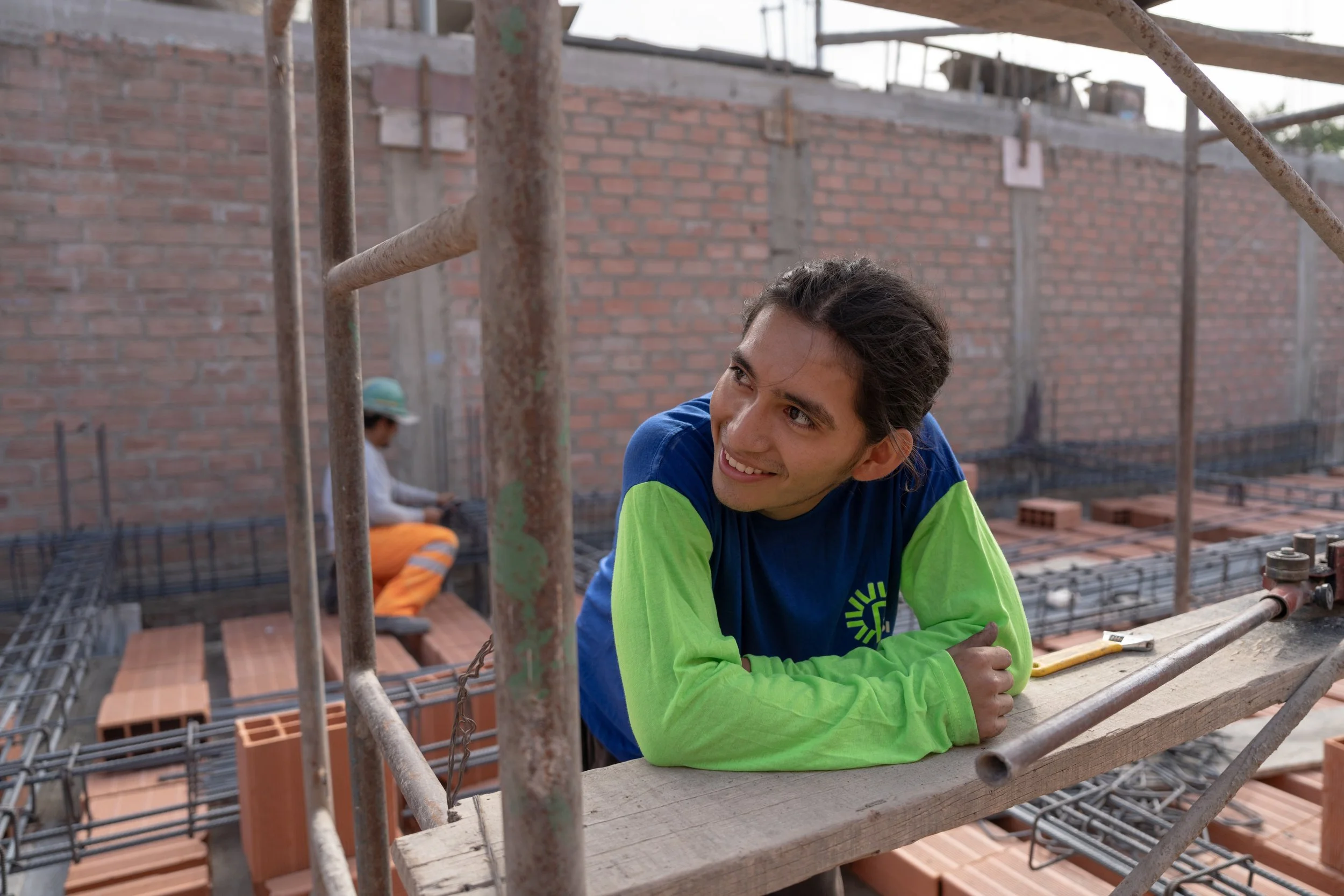 Anderson Príncipe, Mitglied des Jugendchors, bringt seine Zeit zwischen seinem Job als Bauarbeiter und den Freestyle-Meisterschaften und -Proben unter einen Hut.