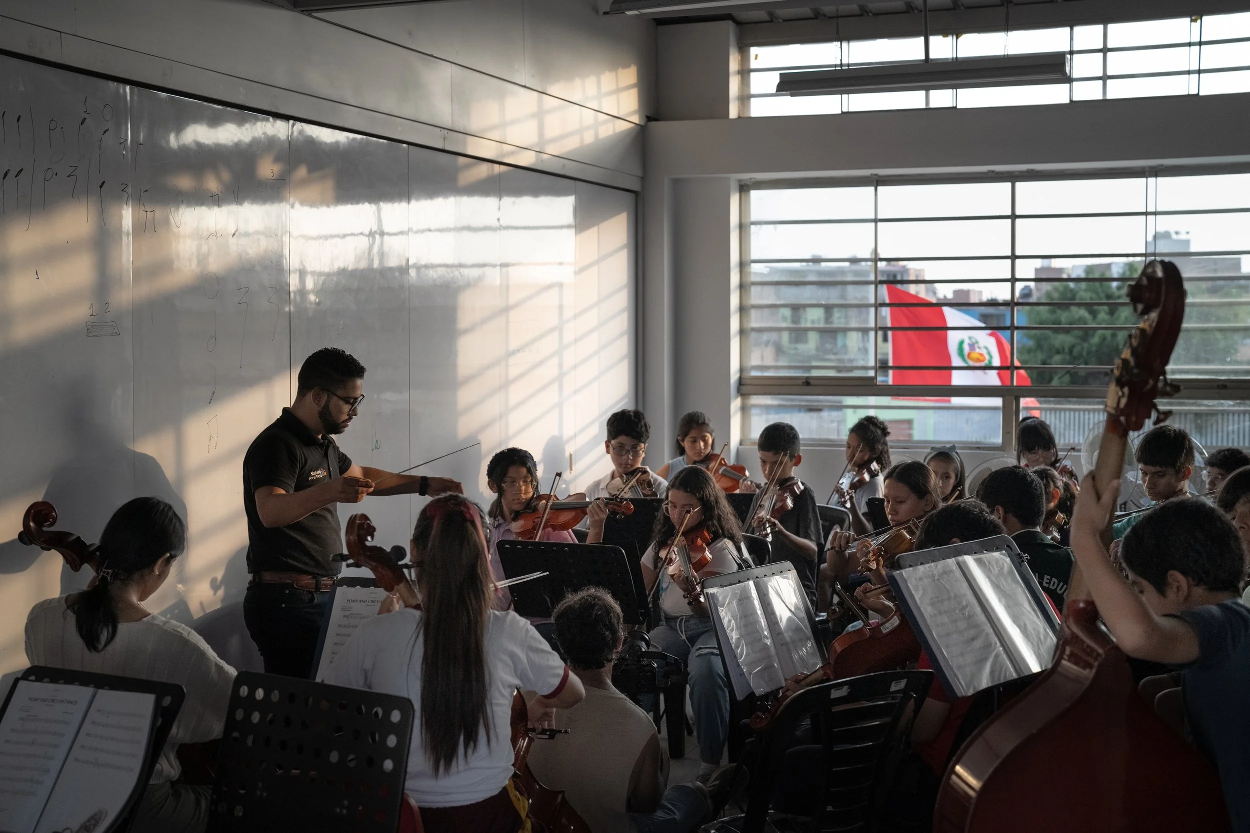 Students practicing in núcleo La Victoria.