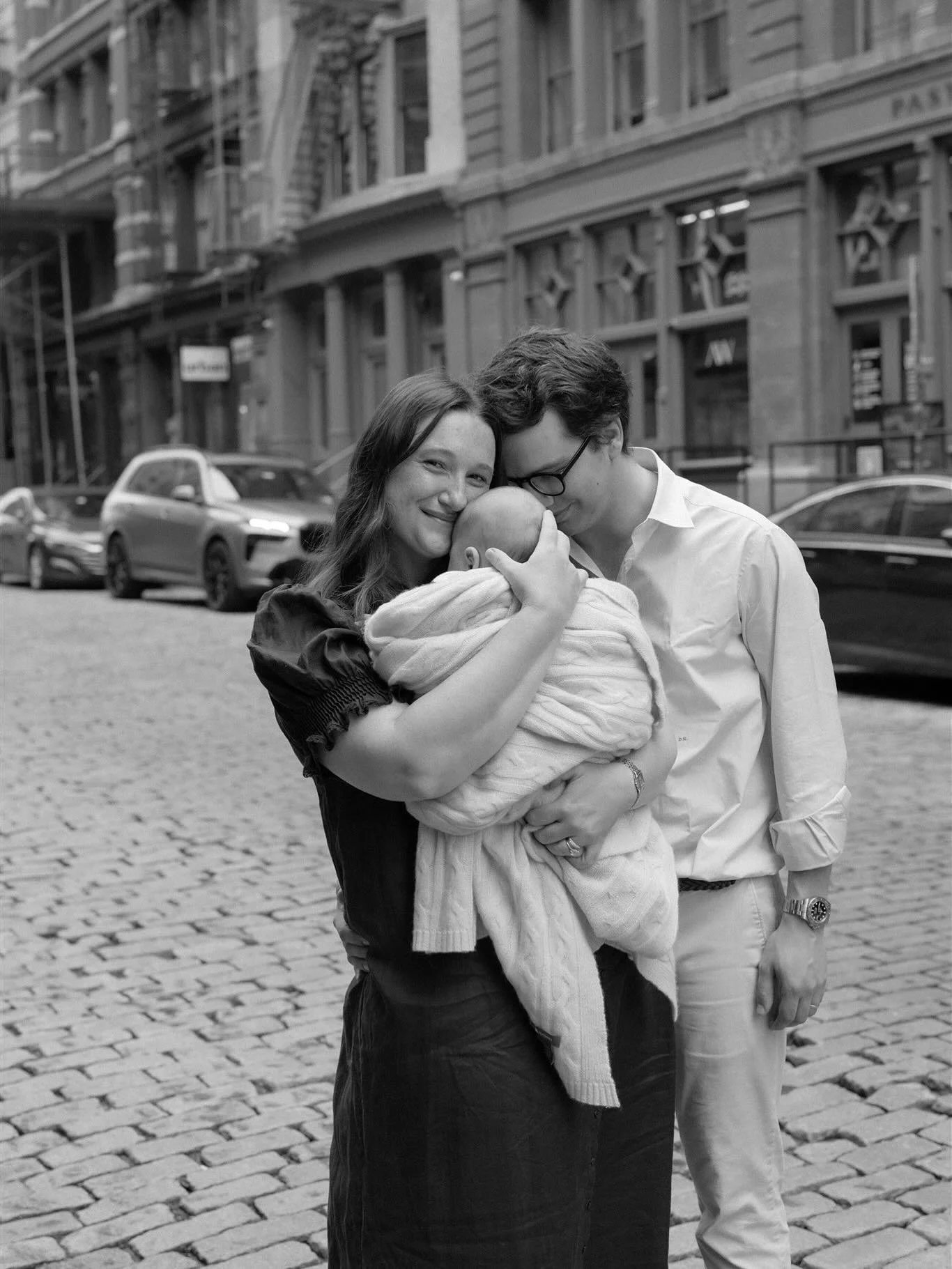 Friends becoming parents ❤️ shot on digital and film in nyc 

#familyphotos #candidfamilyphoto #newbornpictures #nyfamilyphotographer