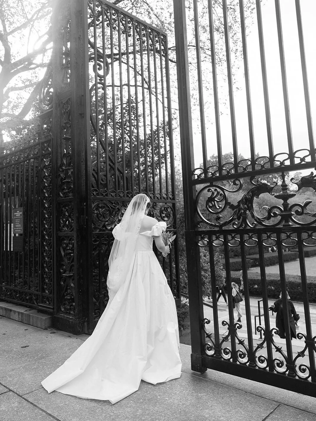 Happy anniversary to these two lovebirds ❤️ I had so many favorite snapshots from this small intimate wedding in Manhattan. Here are a few favs 💒❤️ shot on digital and film