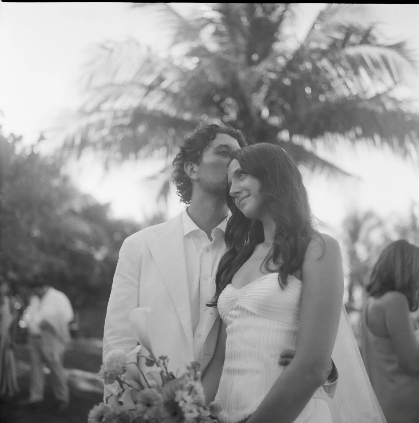 Loved everything about this wedding. So happy to be back on my favorite island with the best couple and the best team ❤️ 

Planning: @little.island.design 
Design: @little.island.design 
Photo: @karariversphoto 
Super 8: @karariversphoto 
Venue: @oth