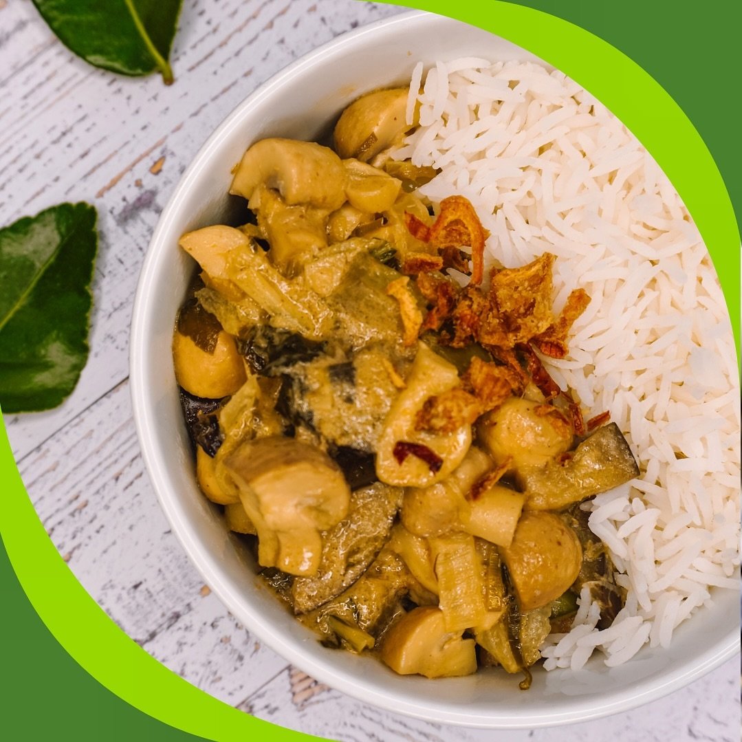 Spice up your dinner routine with our Thai Mushroom Green Curry 🍲✨

Crafted with love and flavour-packed SA Mushrooms, this vibrant curry is sure to tantalise your taste buds and transport you to the streets of Thailand. Bursting with the aromatic g