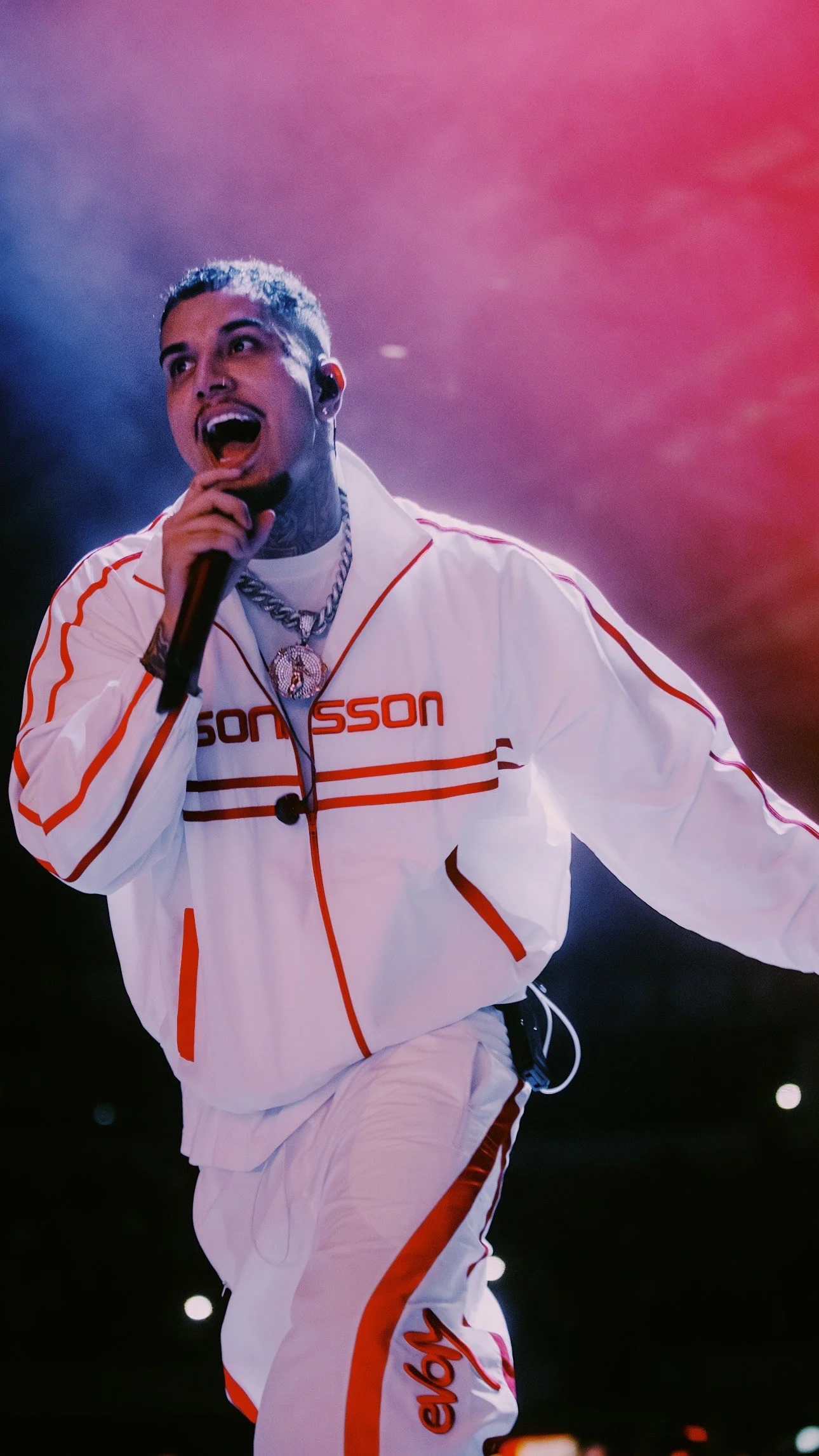 Are we facing a possible collaboration between Son is Son and Veigh?