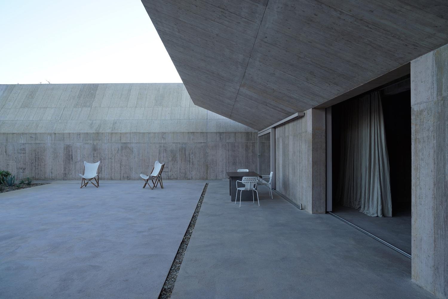 valerio-olgiati-villa-alem (6).jpg