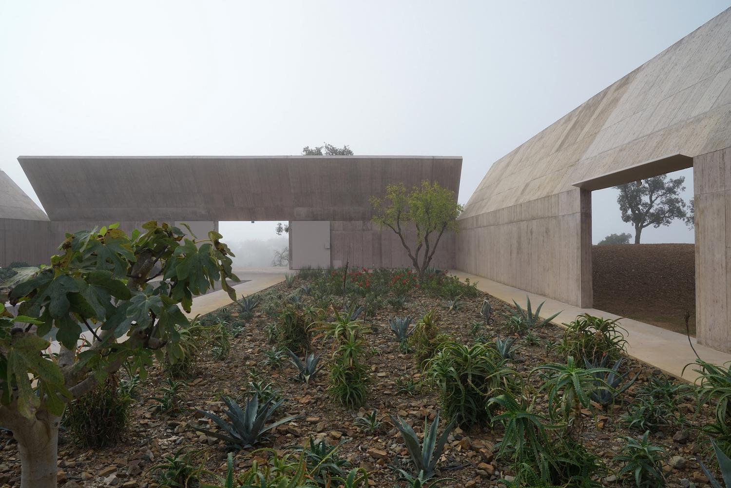 valerio-olgiati-villa-alem (5).jpg