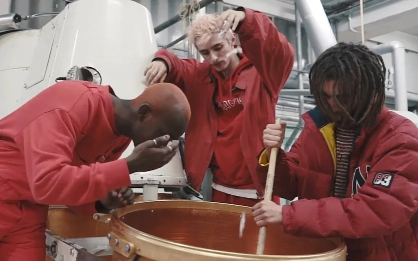 Estrada com os bloods minha vida é boolDr. Bayard out now 🍬 @mikeelnite.jpg