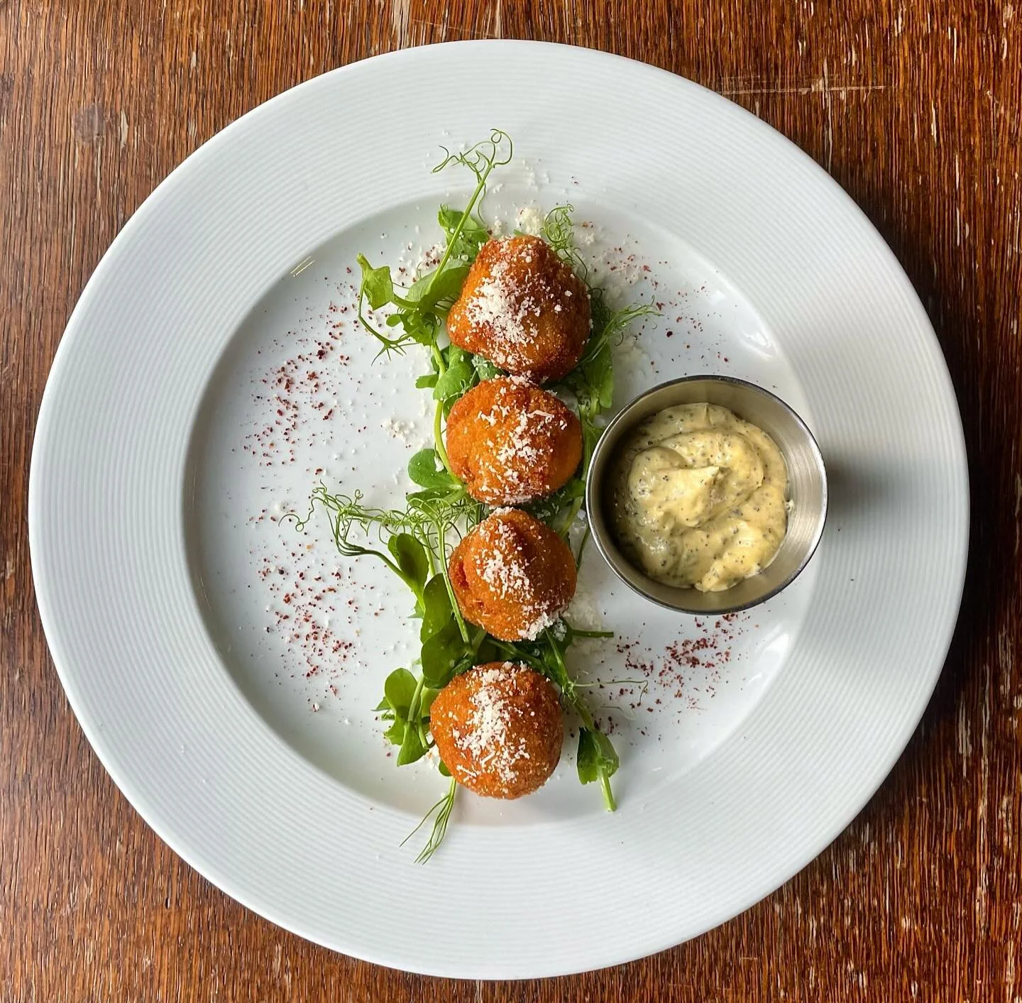 Comfort meets elegance with our bolete mushroom croquettes, served with truffle hollandaise and Parmesan 🍽️ 
#smallplates #thethreestags #croquettes #mushroom #mushroomlover #pubeats #londonpubs #gastropub #southlondon #kennington