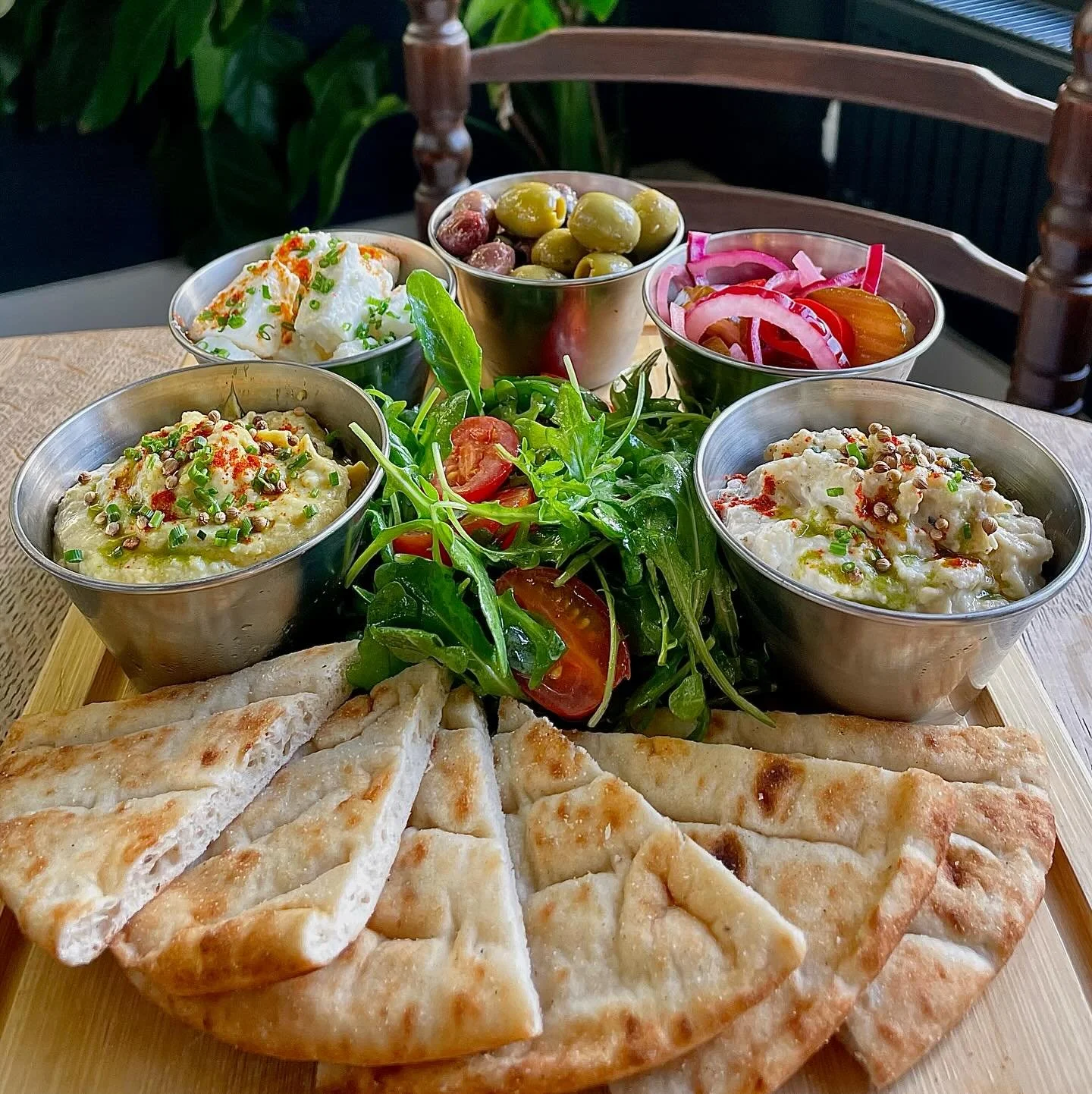 The ultimate sharing spread!
Baba ganoush, curried hummus, flatbread, olives, feta, and all the good bits ✨our new mezze board is here to steal the table 
#mezze #sharingplatter #thethreestags #babaganoush #hummus #grazing #pubfood #gastropub