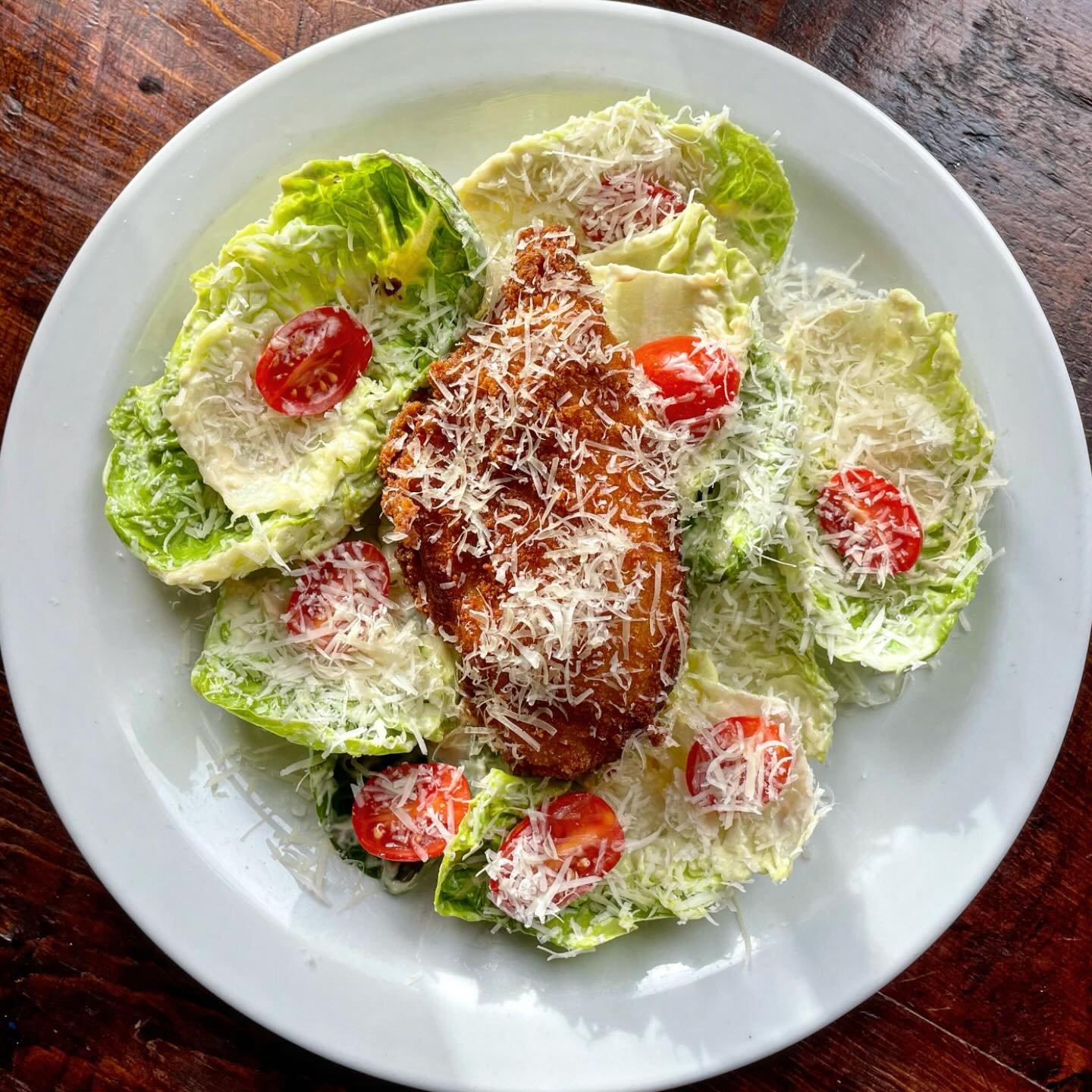 Crispy, garlicky, golden goodness 🧄✨ Our chicken Kiev with Caesar salad is comfort food with a little crunch
#thethreestags #kennington #pubgrub #gastropub #londonpubs #reels #caesarsalad  #chickenkiev #comfortfood #southlondon