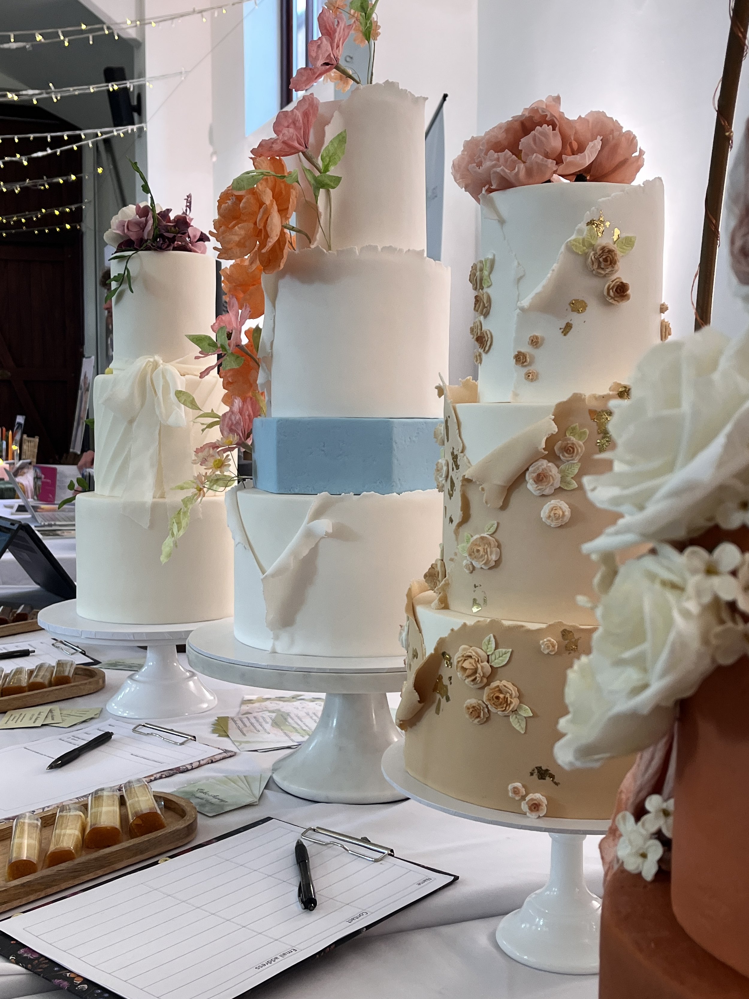 Worton-Hall-Wedding-Fair-wedding-cakes.jpg.jpg