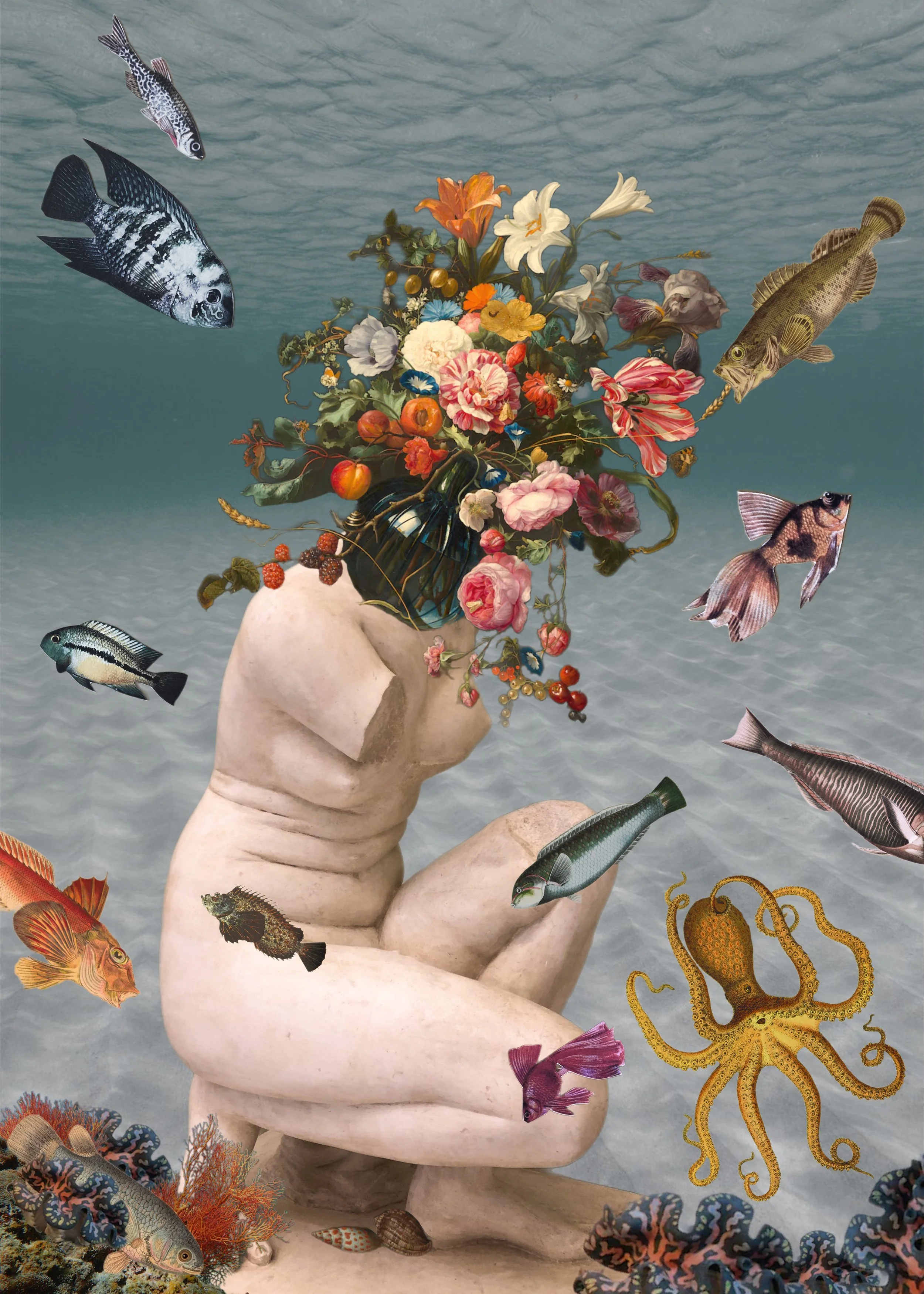 Une sculpture de un corps humain sans tête, avec un bouquet de fleurs à la place de la tête, entourée de poissons, un poulpe et une mer déchaînée en arrière-plan. Collages contemporains surréalistes par Julia Chameroy 