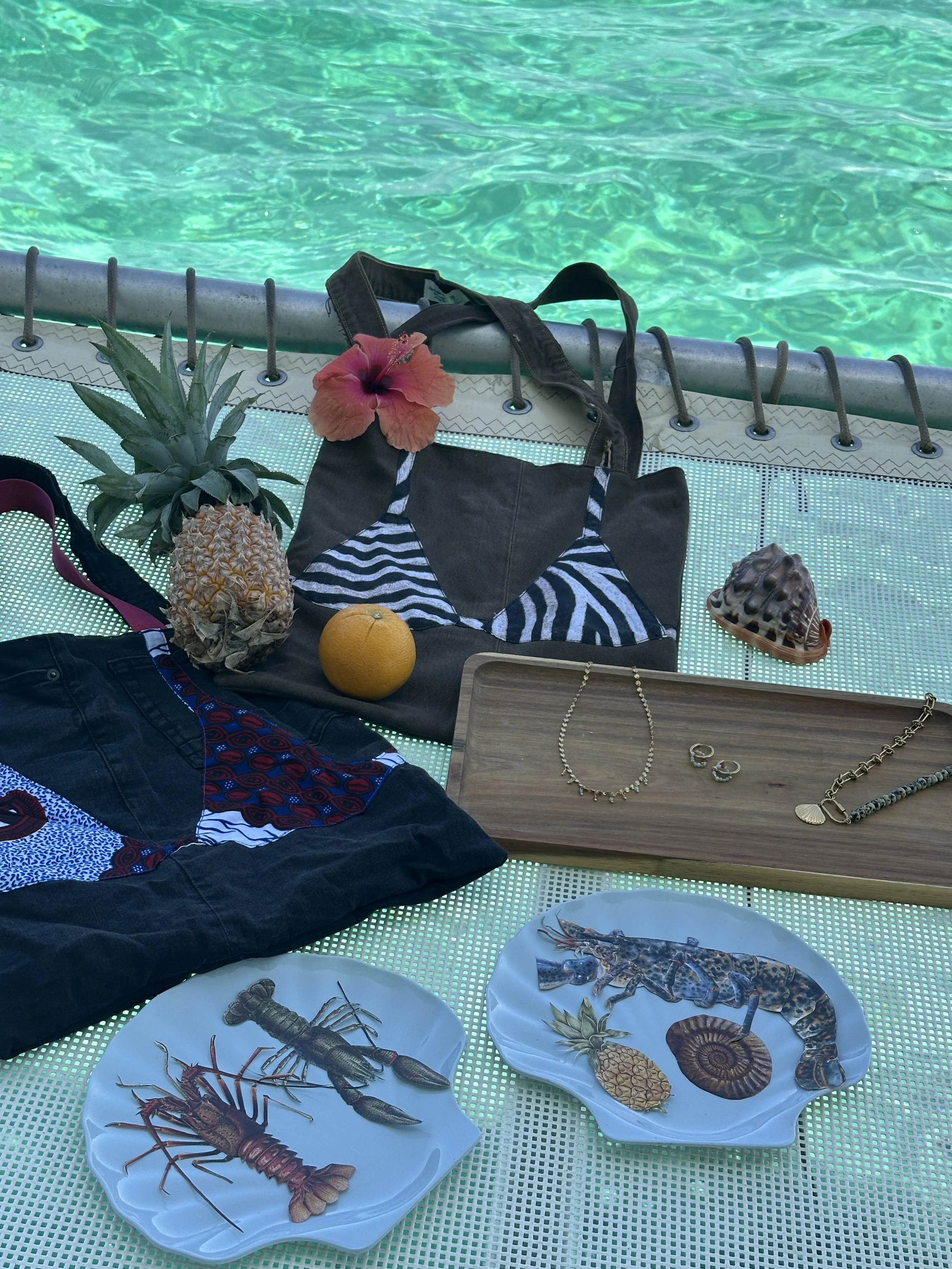 AKUA - Vahiné Floating Boat