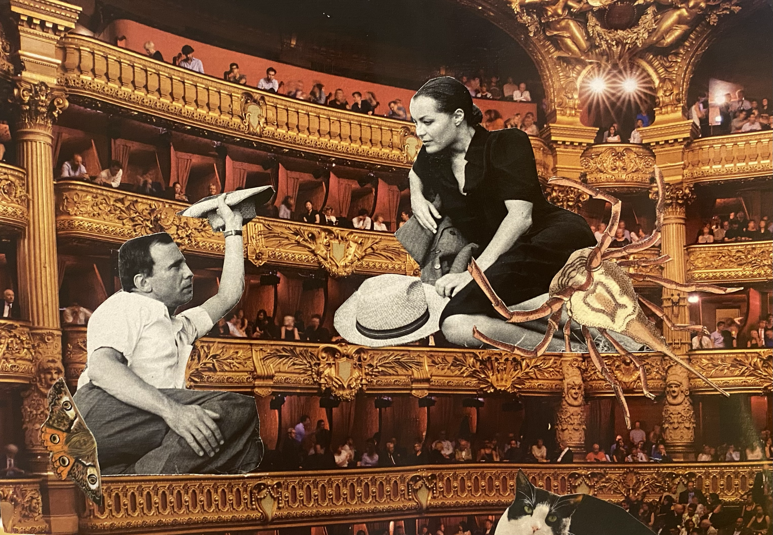 Une scène artistique avec des collages montrant un homme et une femme dans un théâtre luxueux, entourés de nombreux spectateurs. Collages contemporains surréalistes par Julia Chameroy