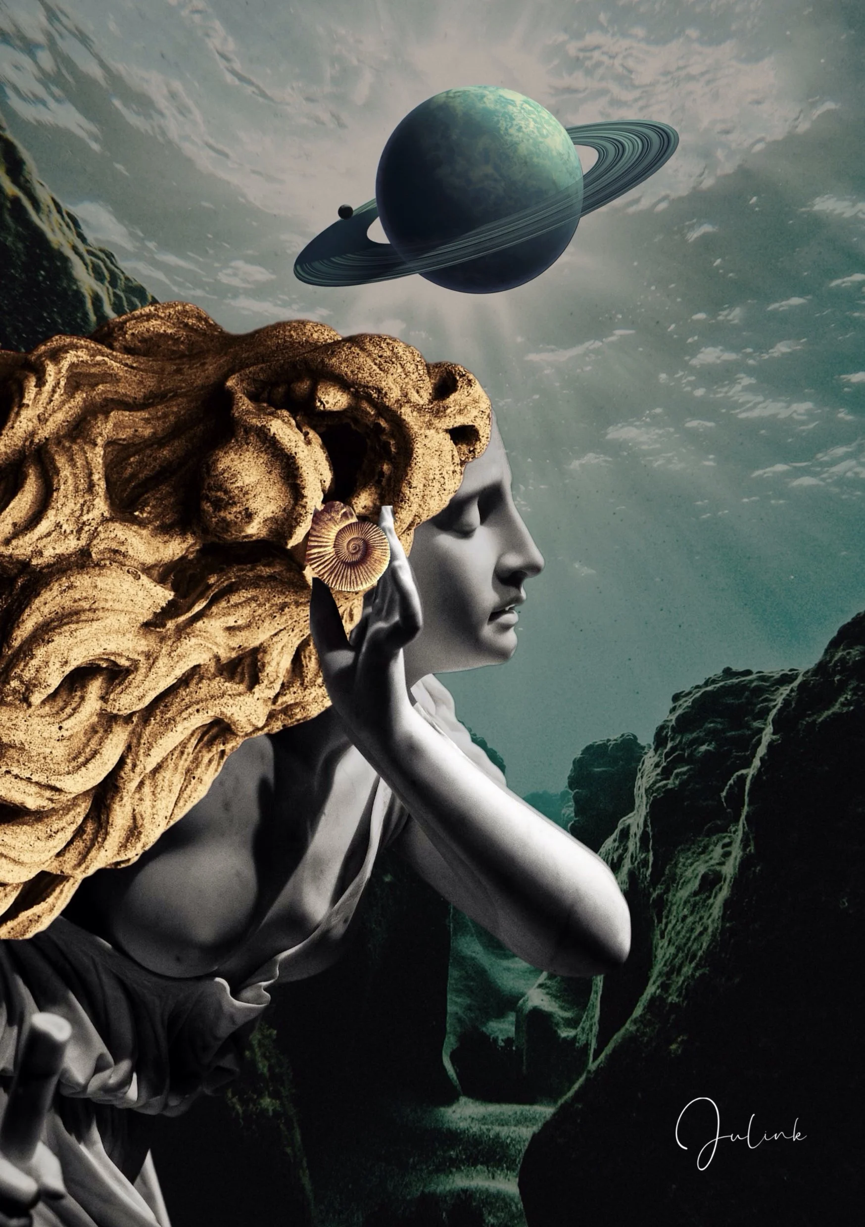 Une œuvre d'art représentant une femme en profil avec une tête faite de roches et d'une coquille en forme de spirale, sous un ciel nuageux avec une planète entourée d'anneaux dans le ciel. Collages contemporains surréalistes par Julia Chameroy