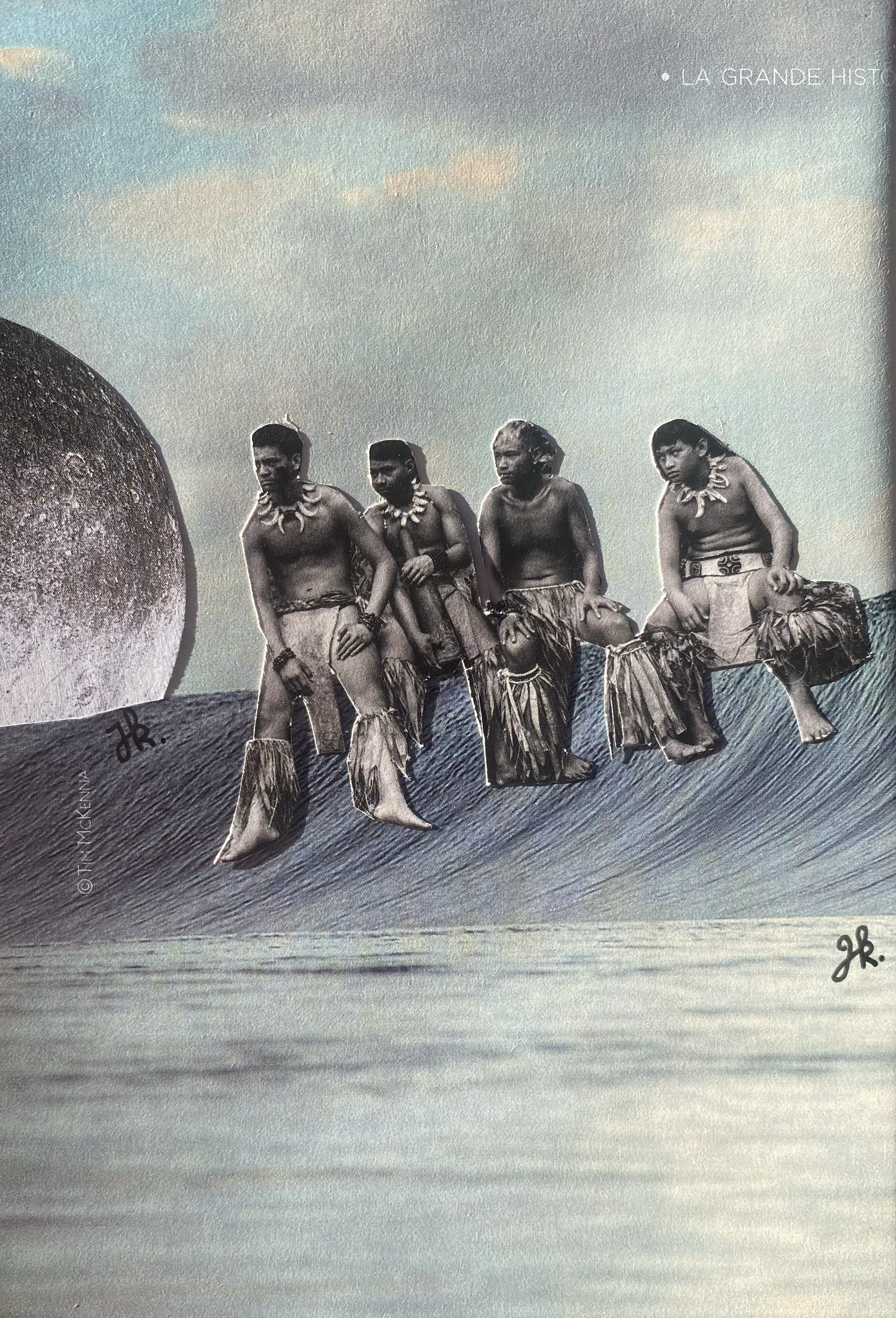 Photo en noir et blanc - Hommes polynésiens - Tahiti -Mer et vagues - Collages contemporains surréalistes et vintages par Julia Chameroy