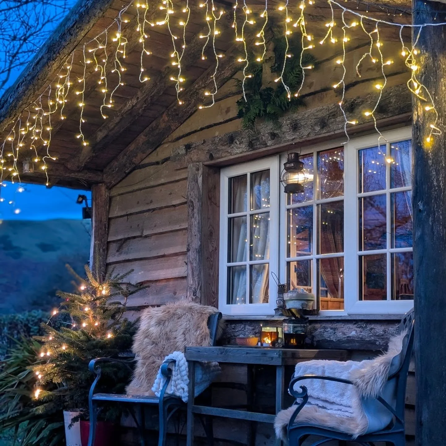 Each year we like to print Christmas cards that capture the spirit of Coety Bach, peaceful, cosy and a little bit magical. ✨

This year, we&rsquo;ve narrowed it down to five photos of our cabin in Mid Wales and we&rsquo;d love your help choosing.

Wh