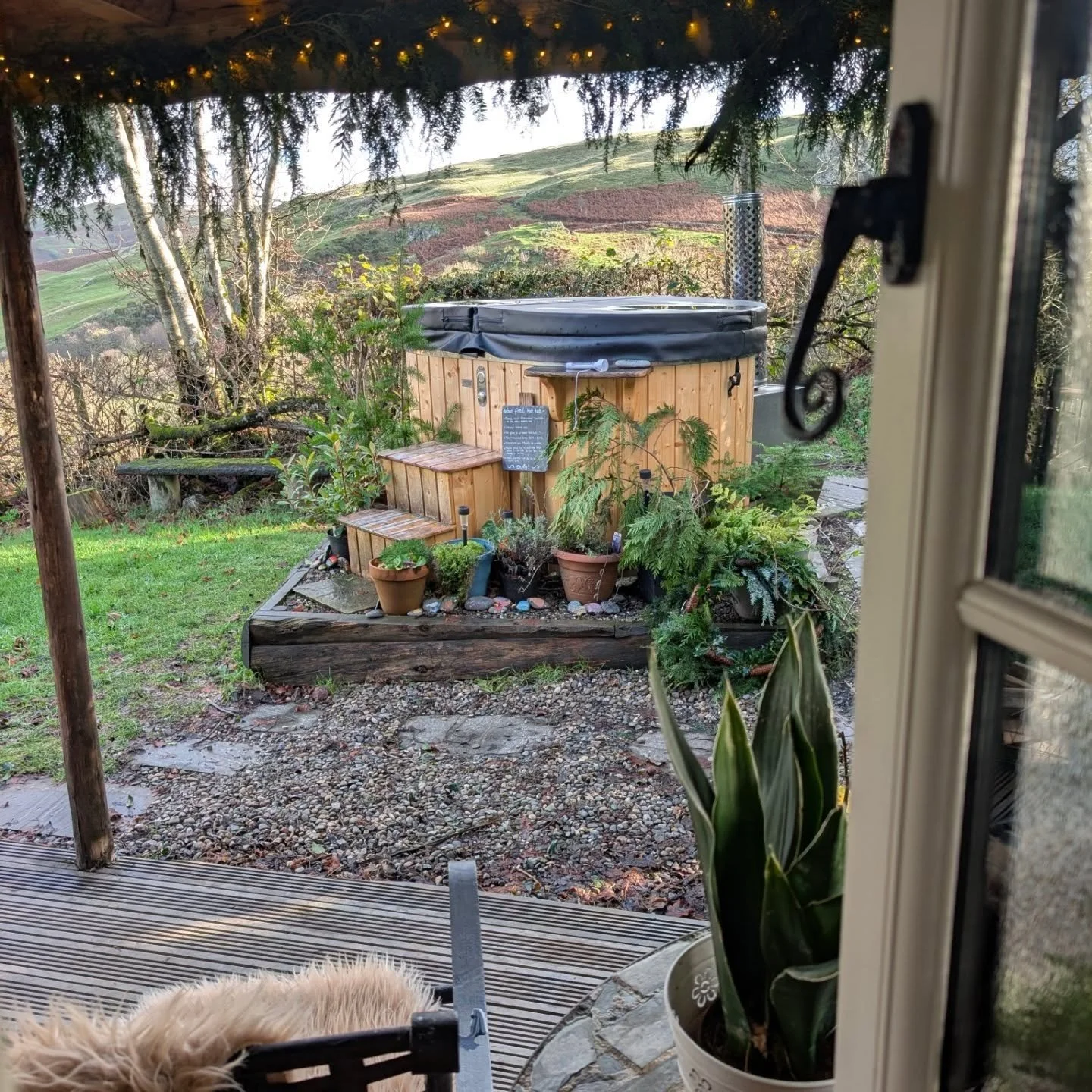 ❤️ COETY BACH ❤️

A place to just breathe. 
.
.
.
.
.
.
#visitwales
#wales
#staycation
#travel
#countryside