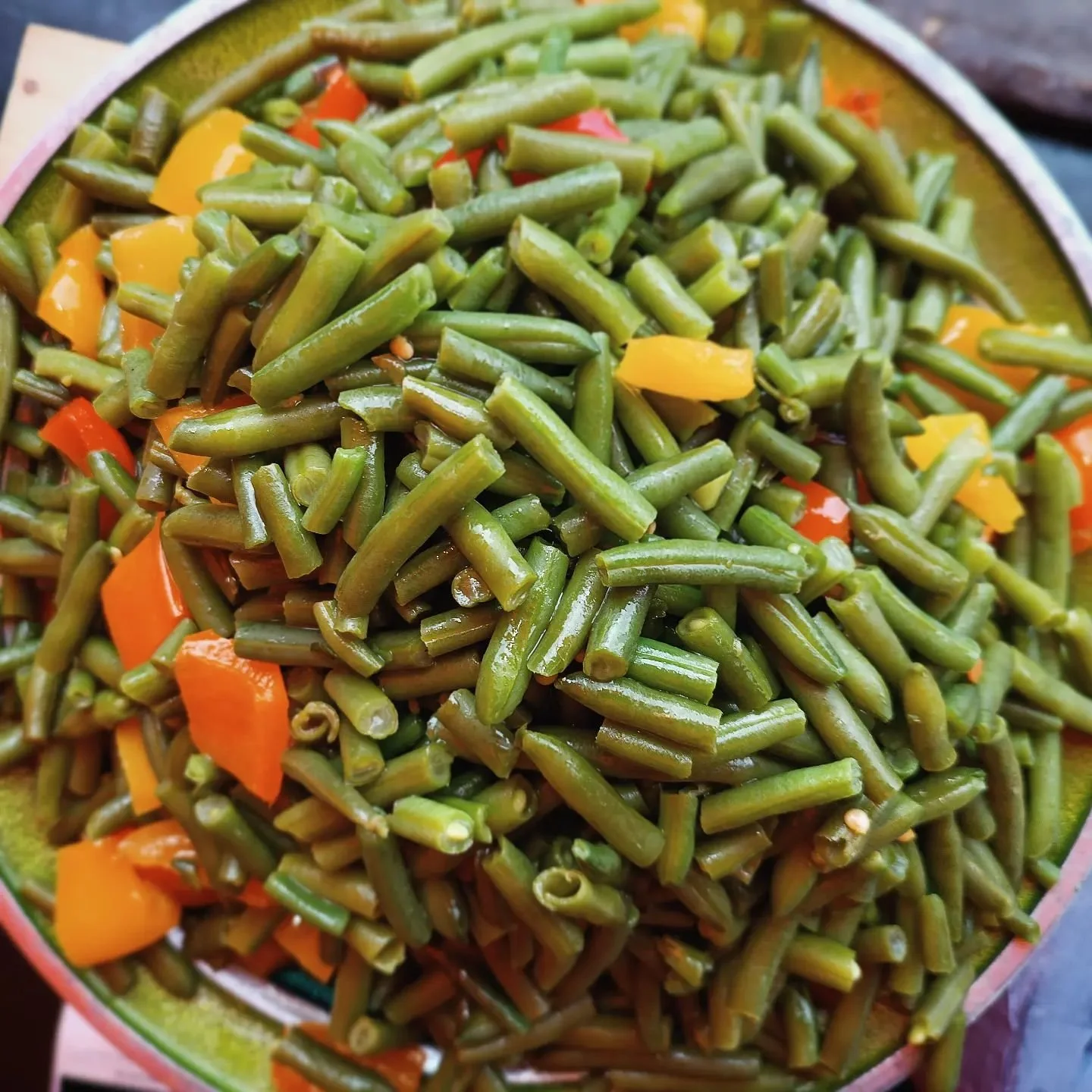 Green bean and roasted pepper salad is definitely a favourite here in Glastonbury 🥗