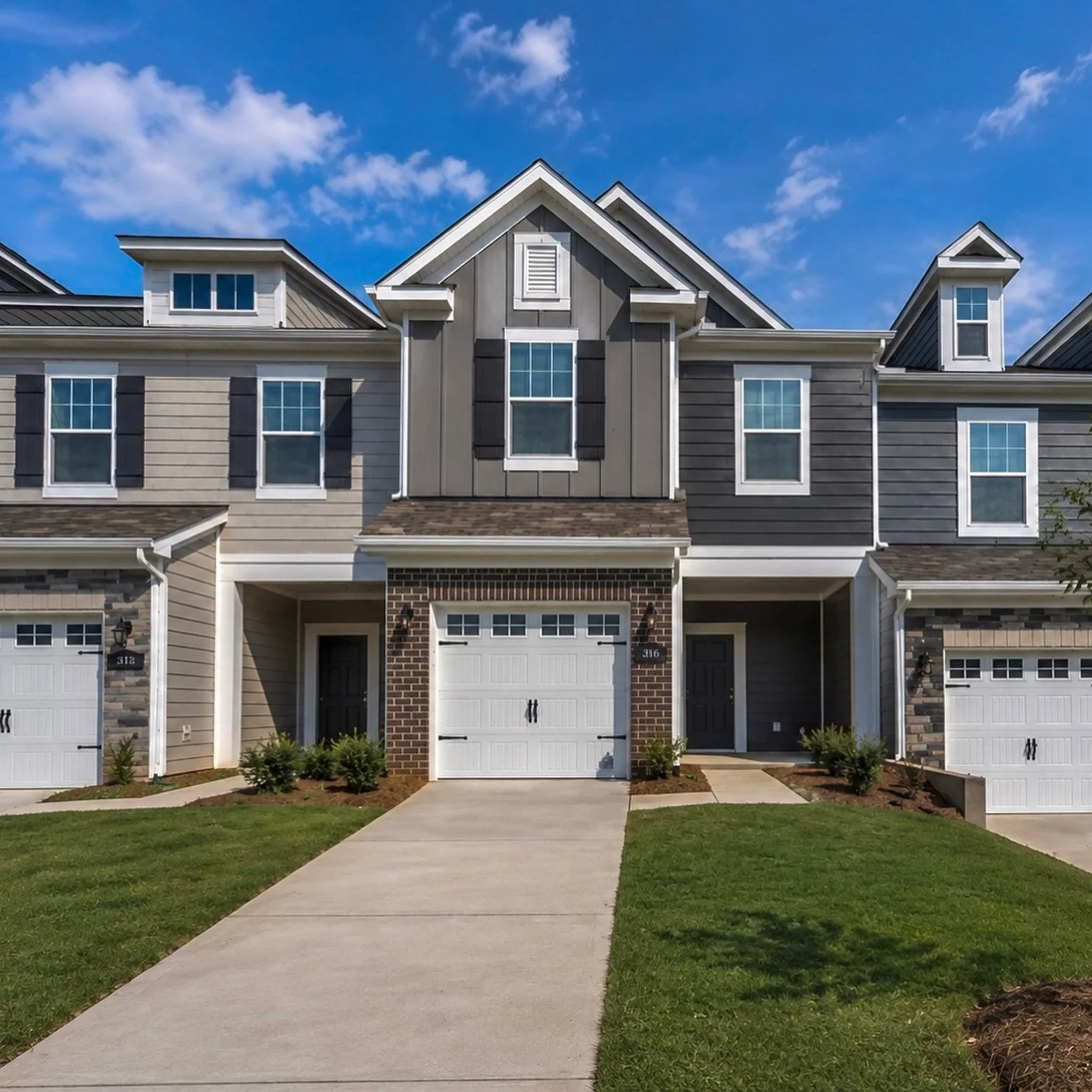 ✨ 𝐔𝐍𝐃𝐄𝐑 𝐂𝐎𝐍𝐓𝐑𝐀𝐂𝐓 ✨

Our clients are officially moving forward on this beautiful brand new townhome in York, SC!

York is such an up and coming area with so much growth happening, and we love that they&rsquo;re getting in now and leaving 