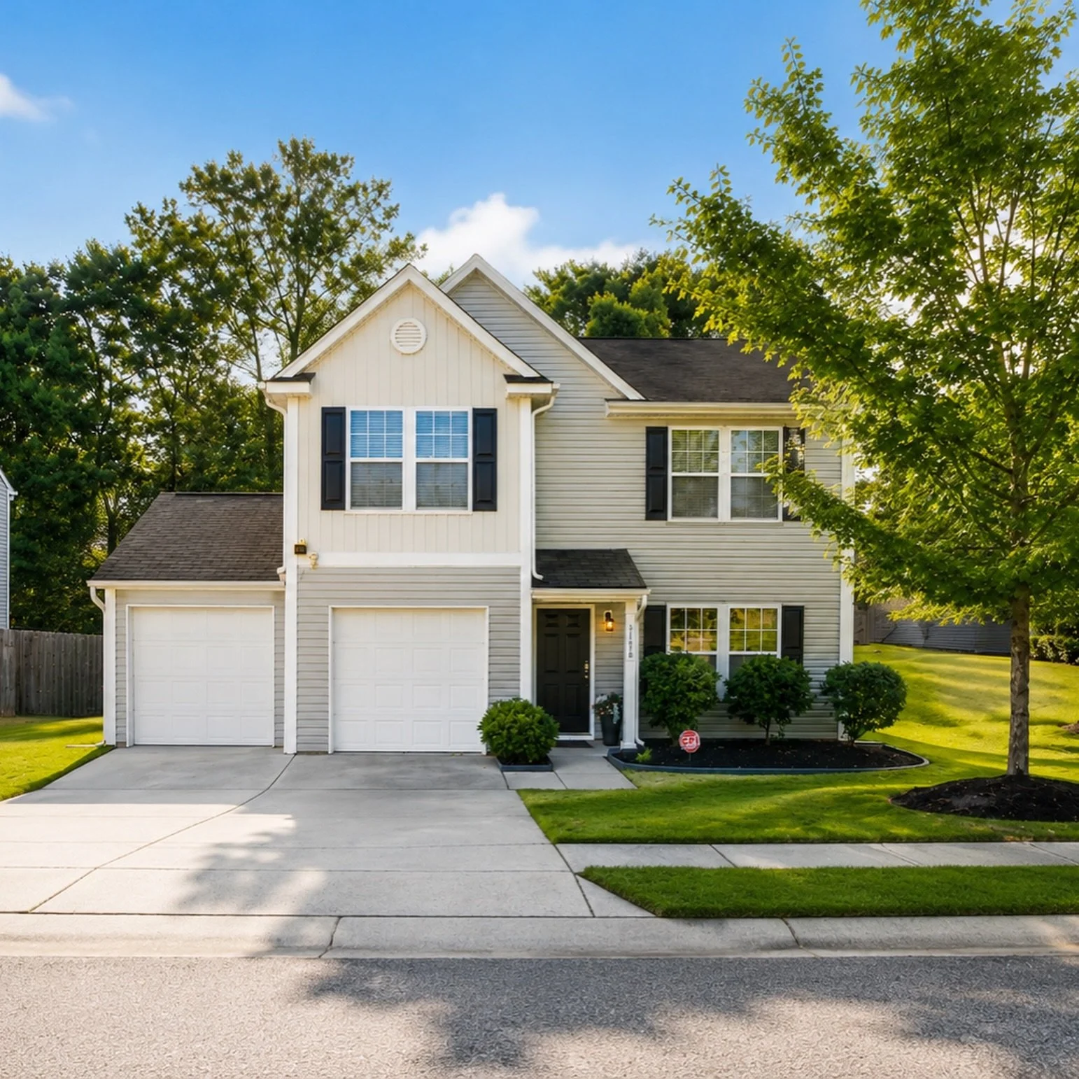✨ 𝐔𝐍𝐃𝐄𝐑 𝐂𝐎𝐍𝐓𝐑𝐀𝐂𝐓 ✨

One of my favorite parts of real estate is when past clients refer their family and friends. 🤍

After helping one family member buy a home here in Charlotte, they trusted me to help another family member relocate fro