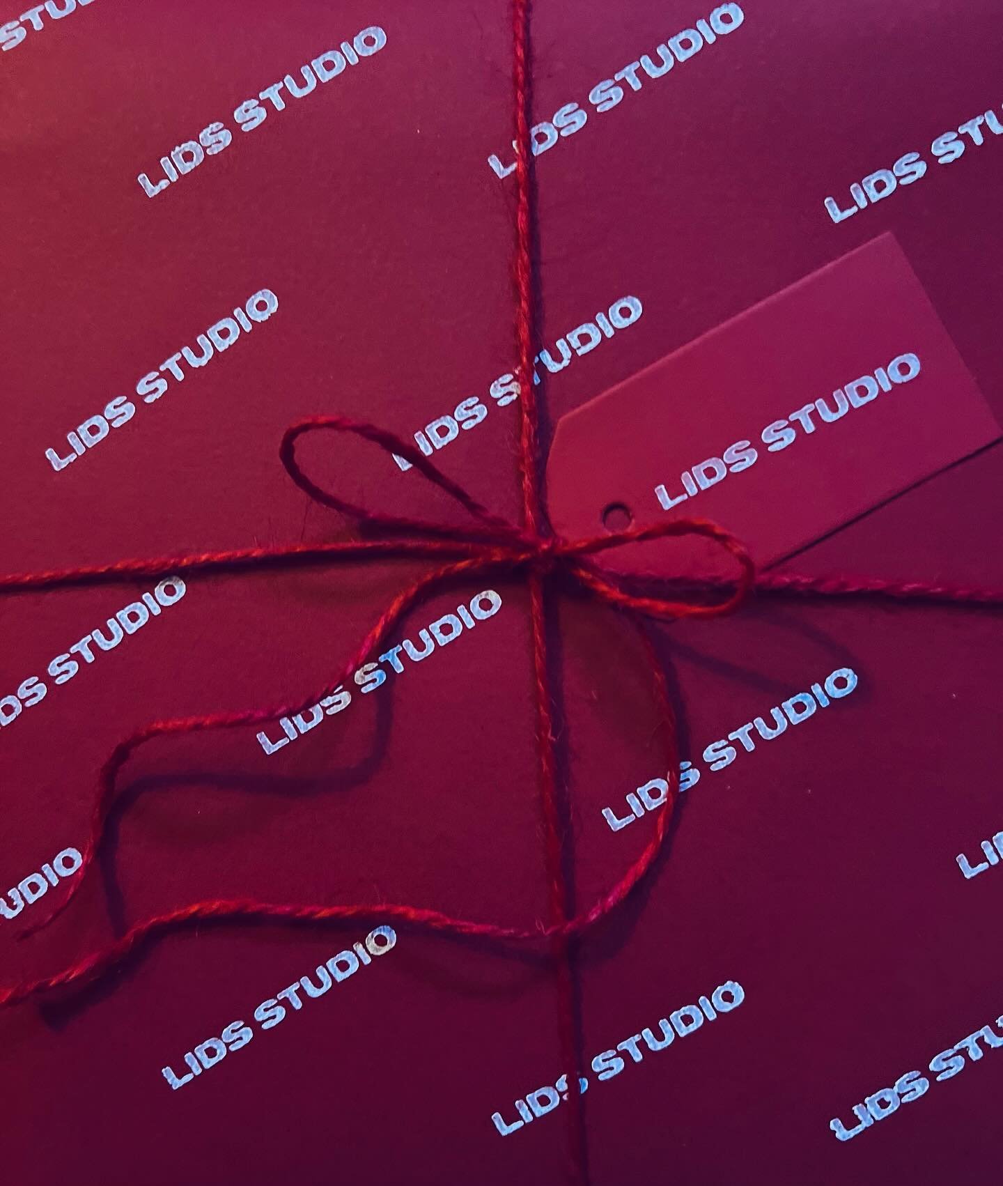 MERRY CHRISTMAS! 🎁✨🎄

#lidsstudio #makinglitterluxury #notsosecretsanta #christmas
