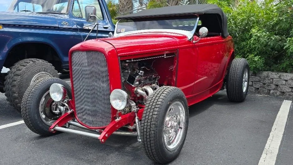 1932 Ford Roadster (Red)