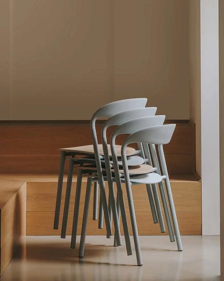 The new chair featuring minimalist and timeless aesthetic appeal, HAWI has an interesting twist in the striking contrast between the sturdy frame and the graceful backrest.
#lapalmadesign #bistrochairs #contractfurniture