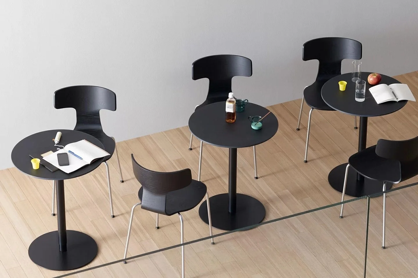 Stackable chair with steel base powder coated or mat chromed. Seat in moulded plywood in several finishes. 
#lapalmadesign #cafe #bistro