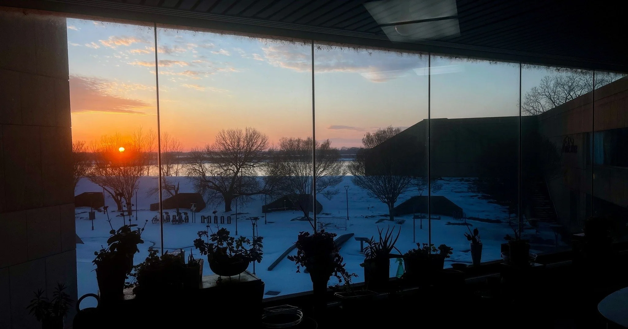 A rare quiet on Mud Island.

Snow at sunset.
The river moving steadily on.

Memphis slowed down this week - but behind closed doors, a lot is still unfolding.

As the city thaws, creation carries on.

#BVO #BVOEXP #BaronVonOpperbean #MudIsland #Memph