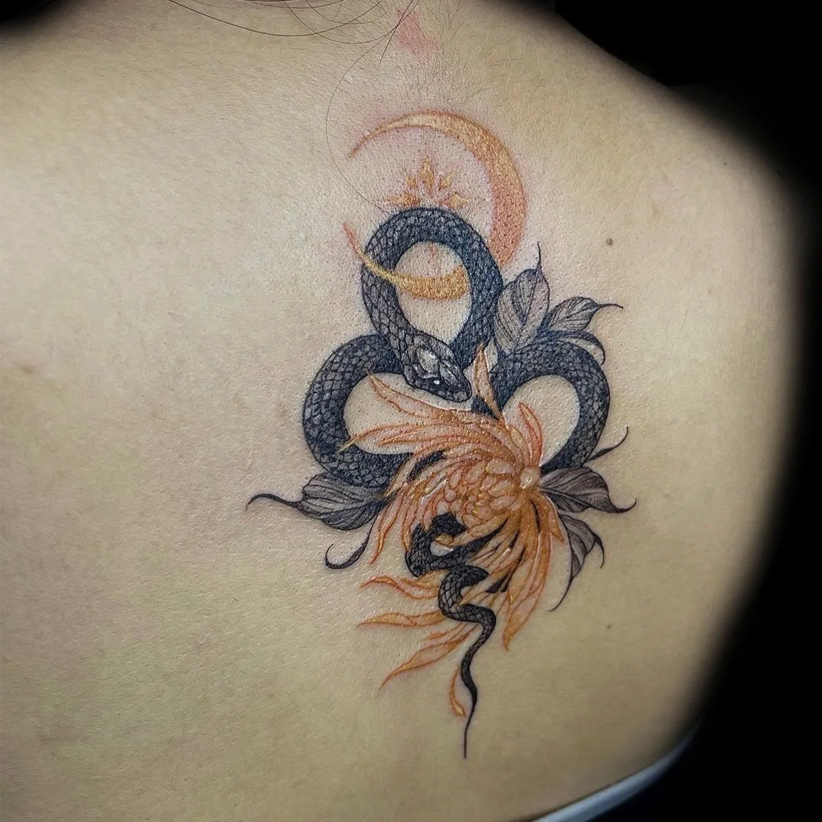 Snake-and-Flower-design-Danang-tattoo-shop.JPG