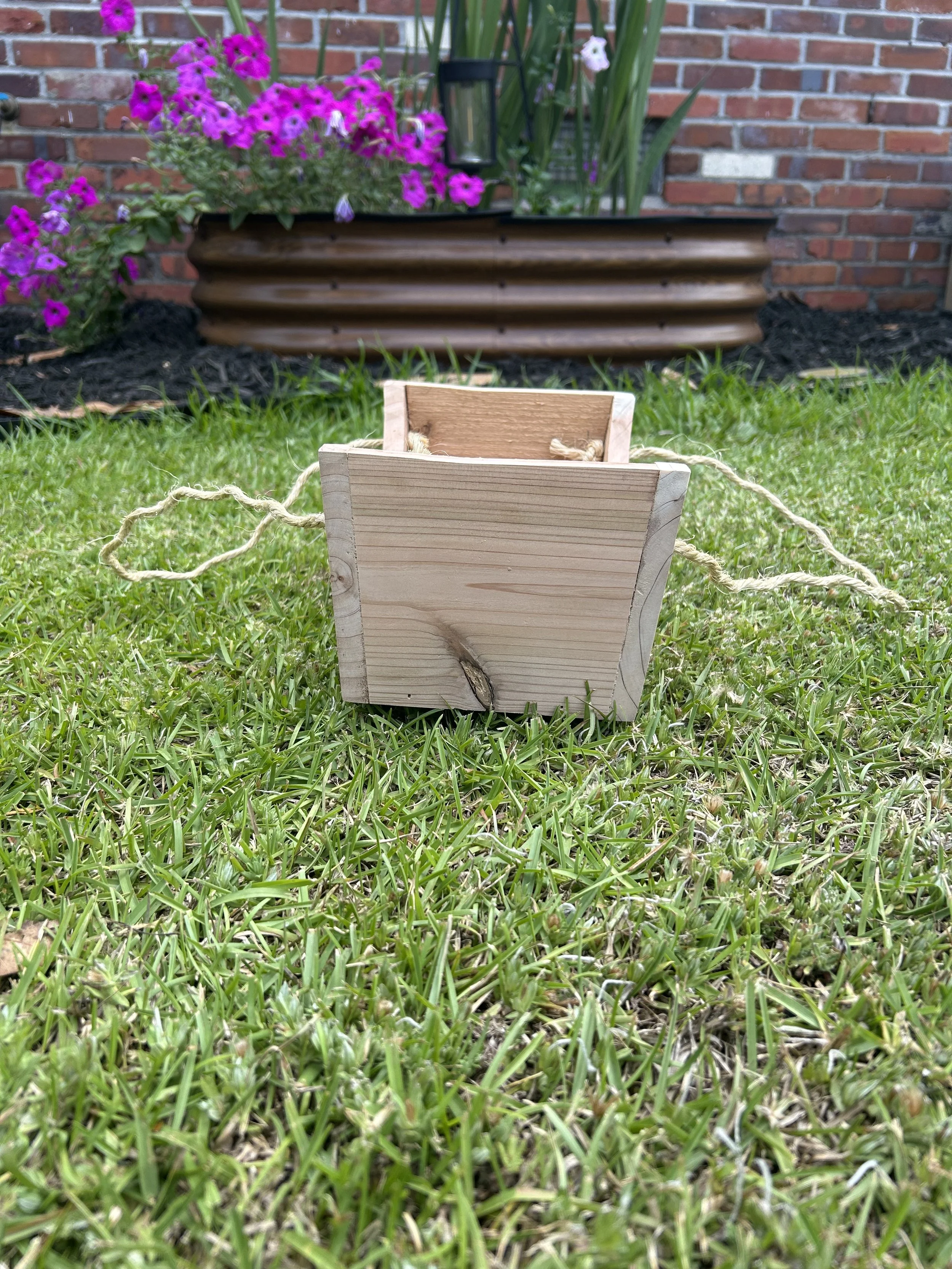 Hanging Purse Planter perfect for small plants or succulents. Also makes a very cute gift bag for garden lovers.