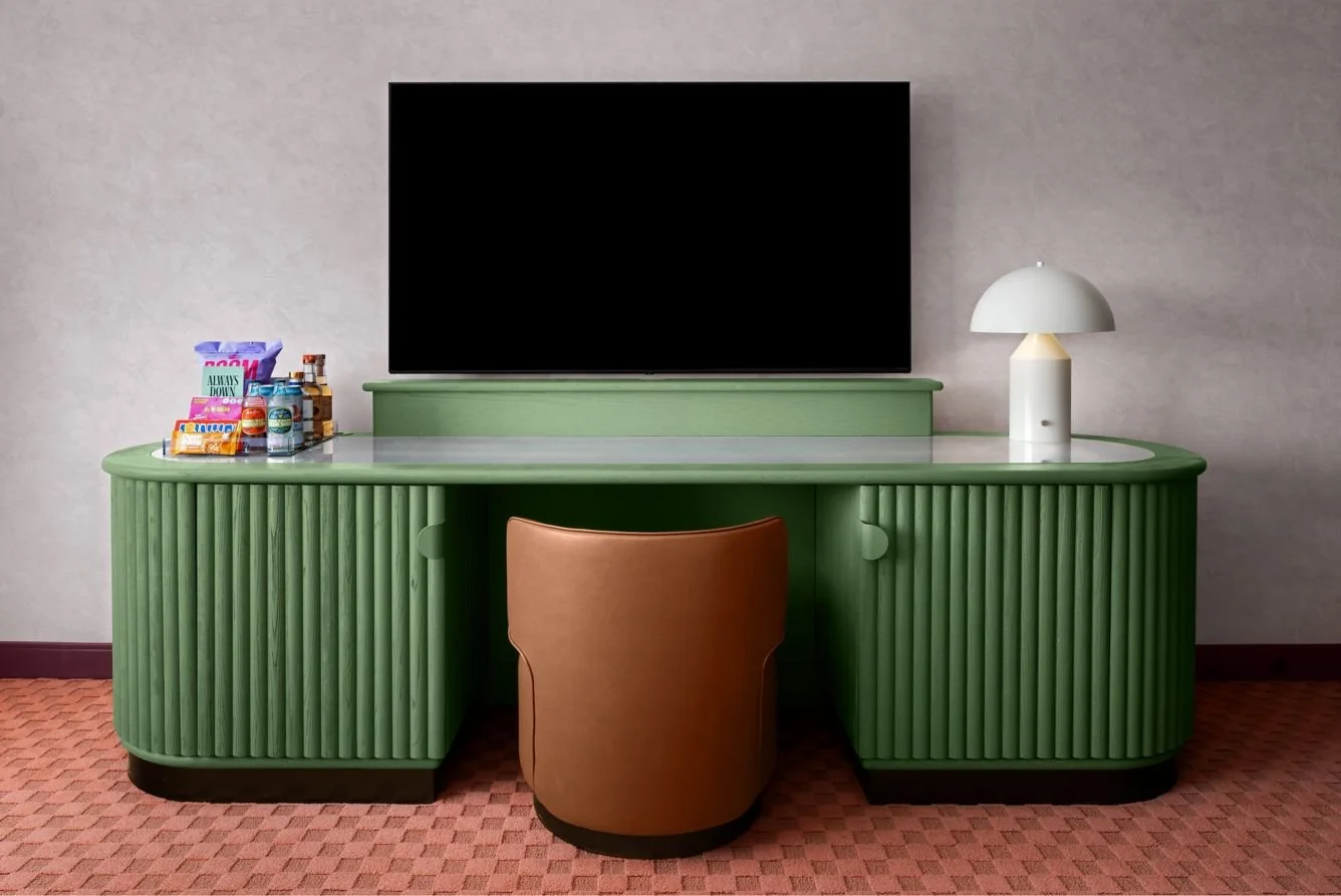 br-ausbr-tv-desk-amenities-29627_Classic-Hor.jpg