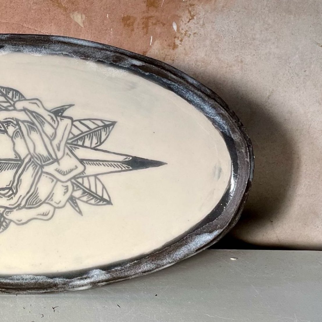 Dagger platter detail