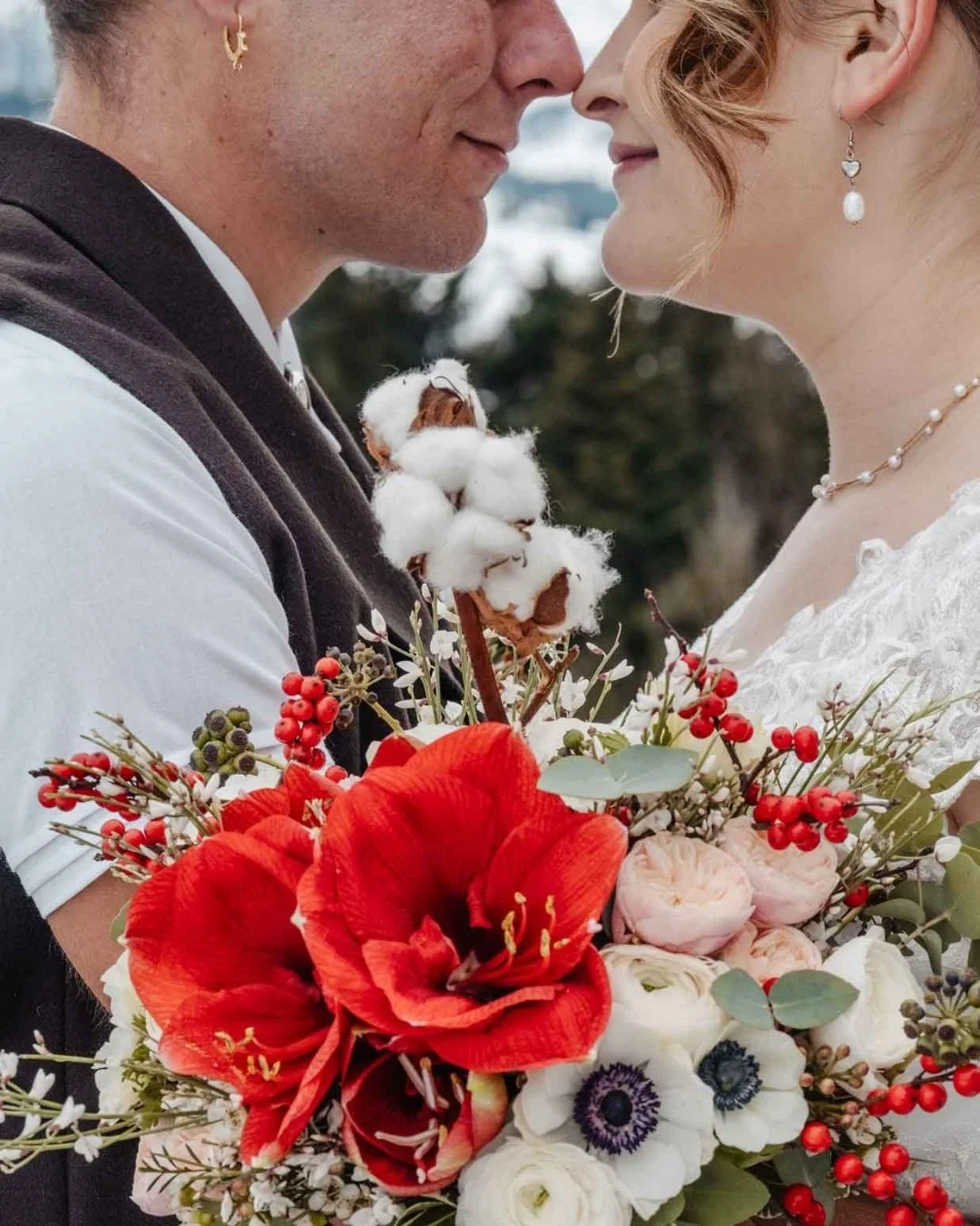 Zwei Herzen, ein Versprechen. 🤍
Zwischen Bergen, Emotionen und echten Momenten durfte ich diesen besonderen Tag begleiten.
Genau diese Augenblicke sind der Grund, warum ich Hochzeiten liebe.

#hochzeitsfotograf #hochzeitsfotografie #hochzeit #liebe 