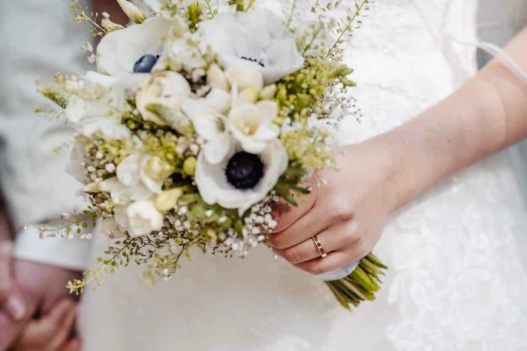 Die kleinen Details erz&auml;hlen oft die gr&ouml;sste Geschichte. 🤍

Plant ihr gerade eure Hochzeit?
Ich halte eure grossen Gef&uuml;hle und die kleinen, besonderen Momente f&uuml;r euch fest.

#hochzeitsfotografie #hochzeitsdetails #brautkleid #we