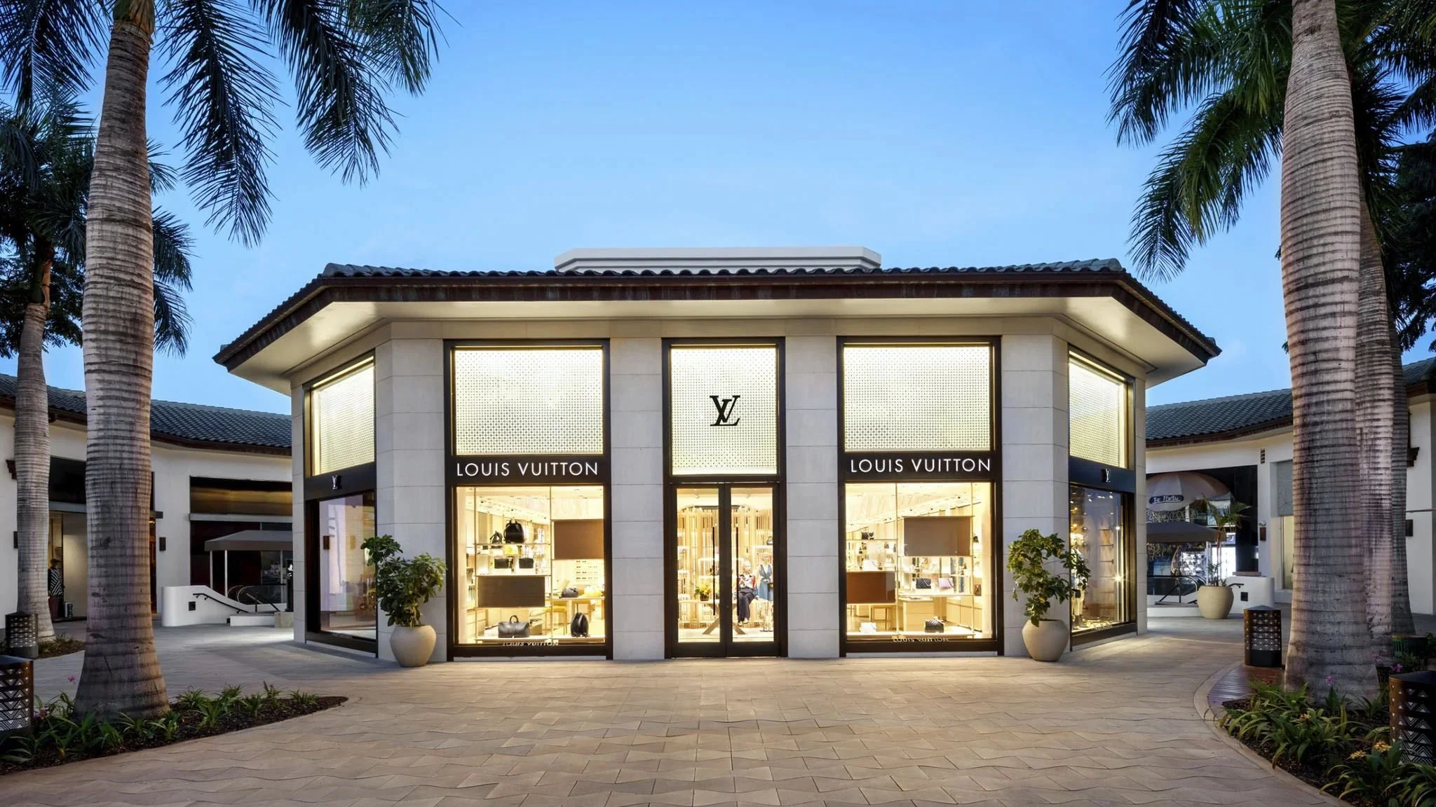 Louis Vuitton Store - Hawaii (2).jpg