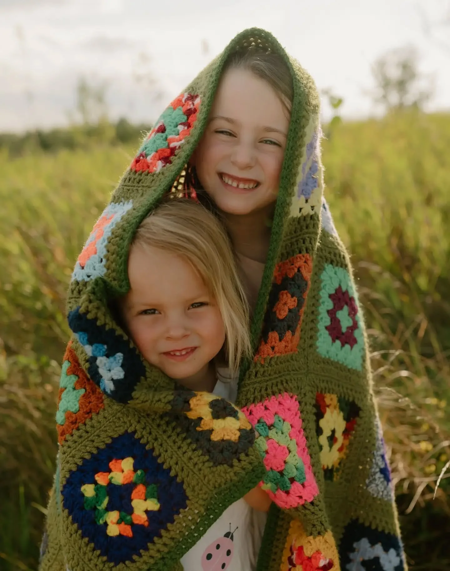 This session was so much fun! ☀️ 
Sisterhood + sunshine + giggles + tea parties + tackling mom = pure bliss 

They already share such a special bond, it's beautiful to witness. 💕 

#durhamregionfamilyphotographer
#summerfamilysession #whitbyfamilyph